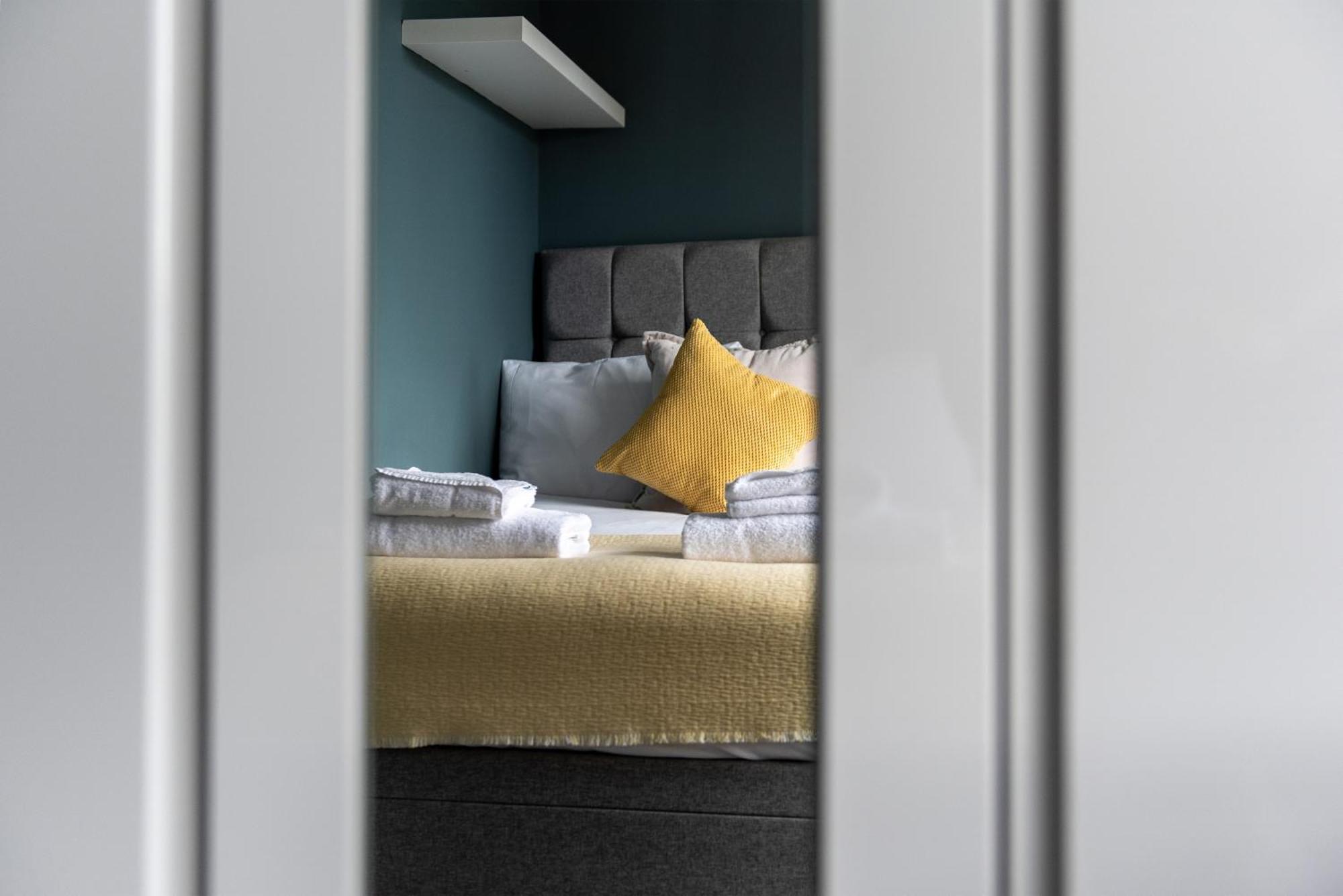 Spacious 6-bed Flat In Centre Apartment