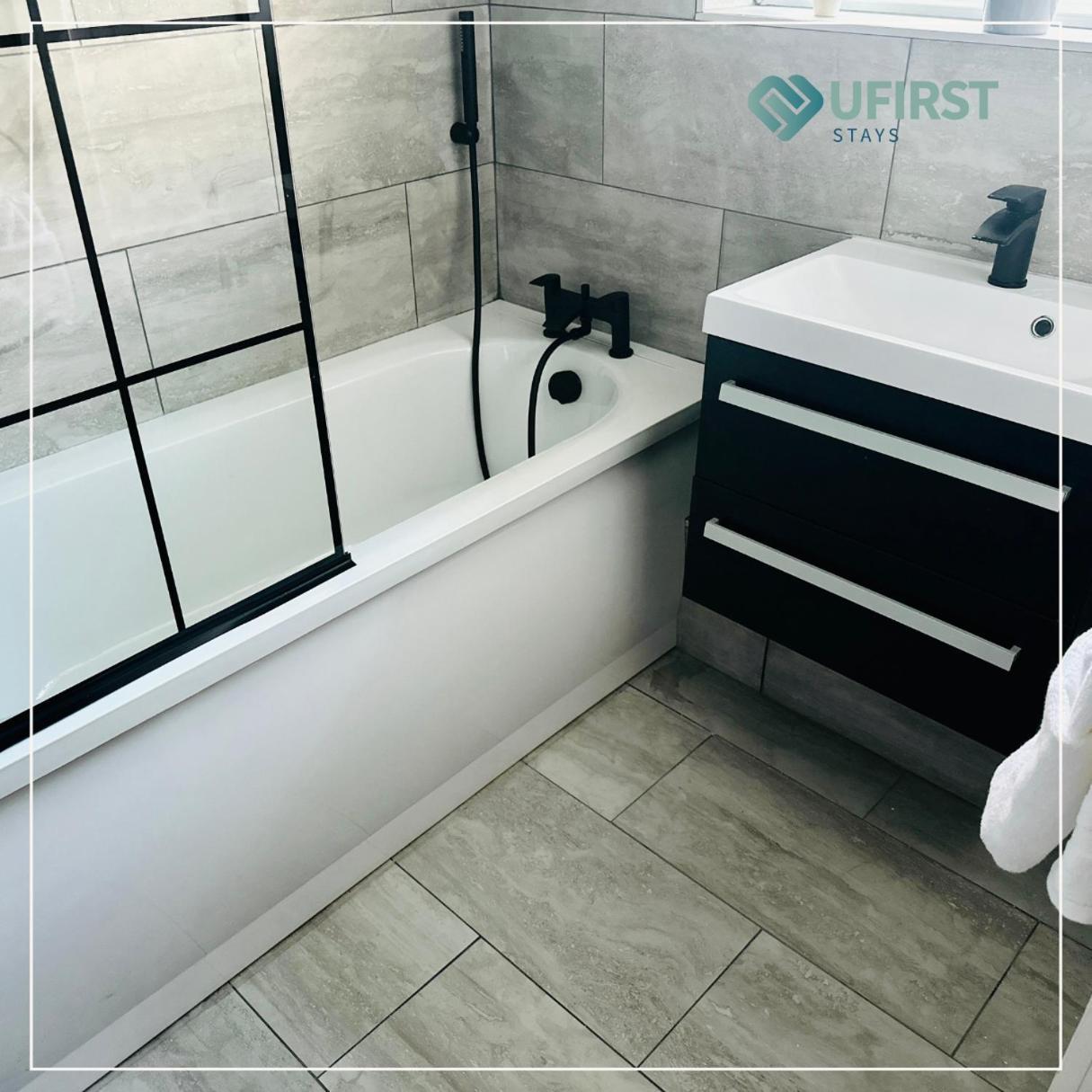 Nottingham Stay 4-Bed Home In Nottingham - Near Bulwell, City Hospital, University & Easy Access To City-Centre Apartment *