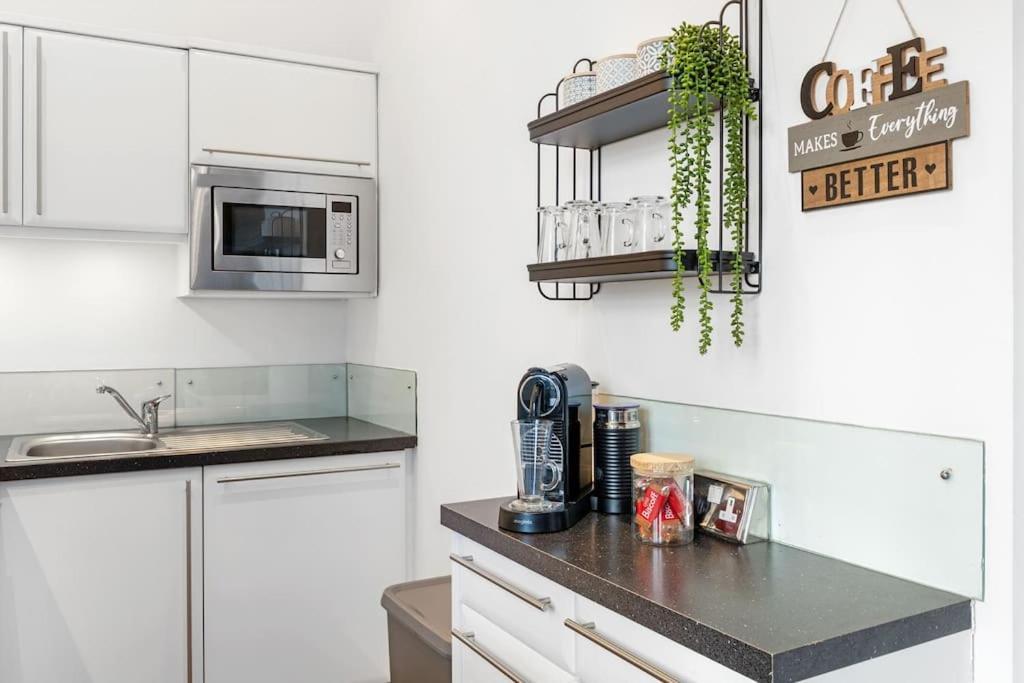 Apartment Spacious 3 Bedroom In Prime Location