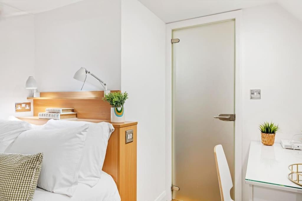 Apartment Spacious 3 Bedroom In Prime Location *
