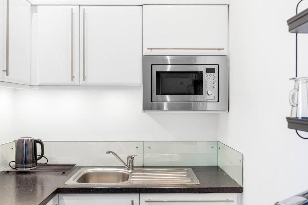Apartment Spacious 3 Bedroom In Prime Location