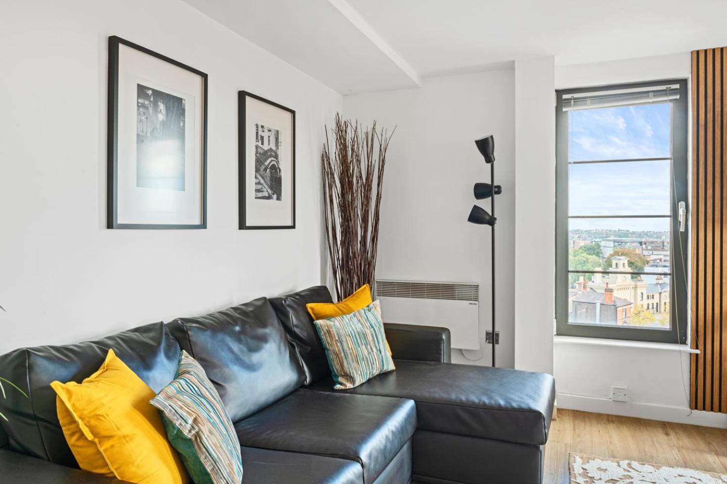 4 Bedroom Penthouse And Free Parking * Nottingham