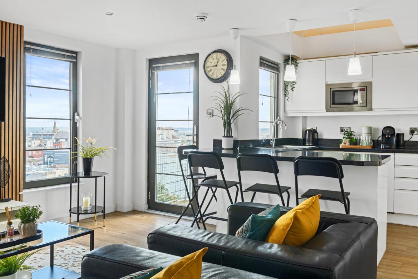Apartment 4 Bedroom Penthouse And Free Parking
