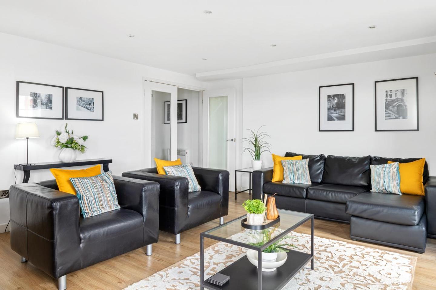 4 Bedroom Penthouse And Free Parking *