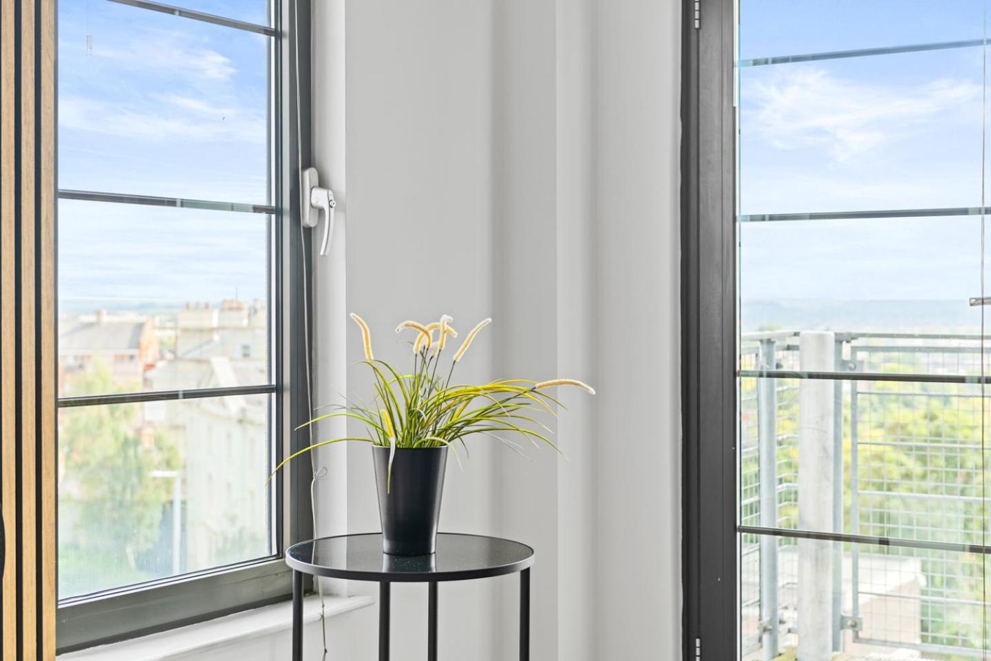 Apartment 4 Bedroom Penthouse And Free Parking