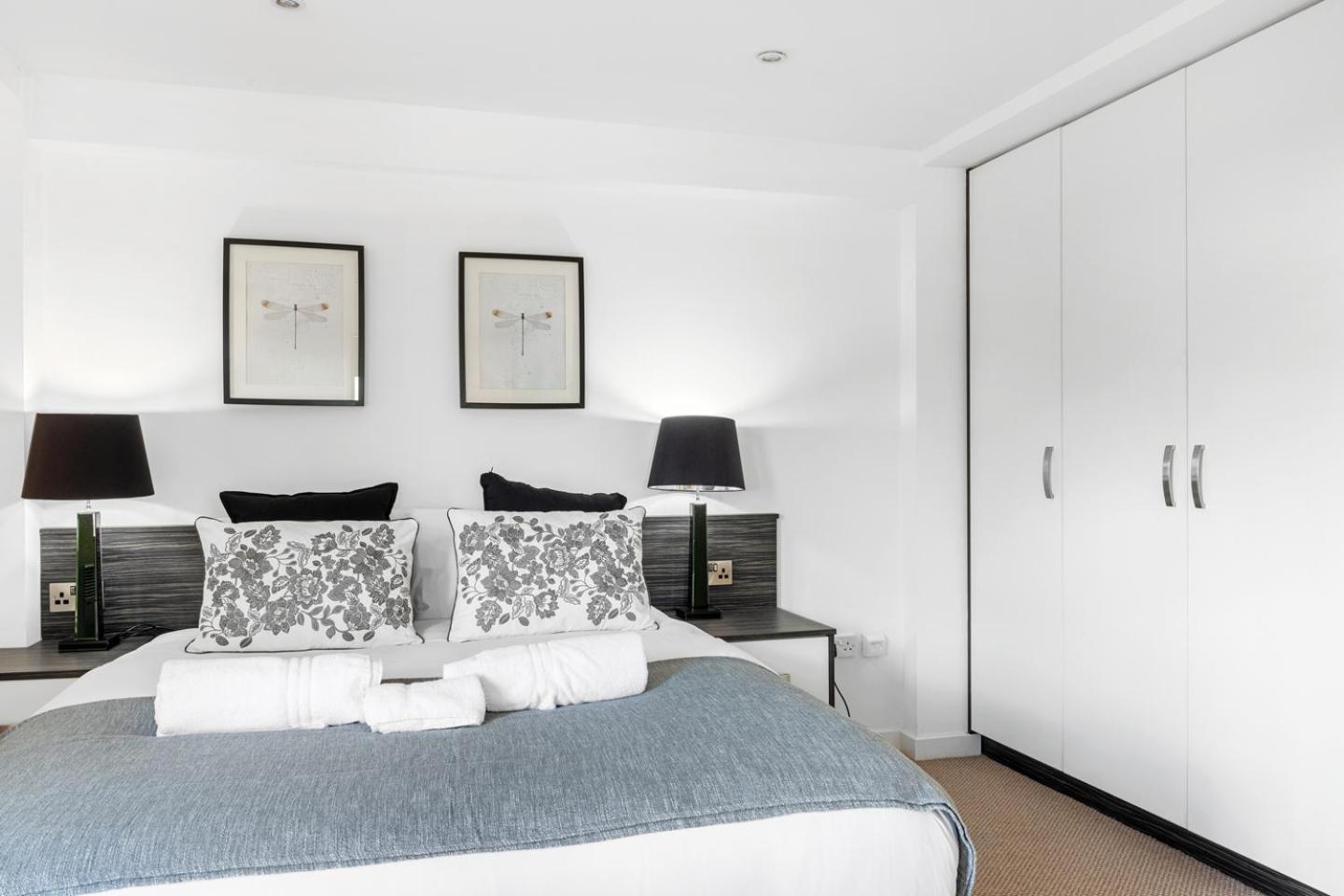 Apartment 4 Bedroom Penthouse And Free Parking