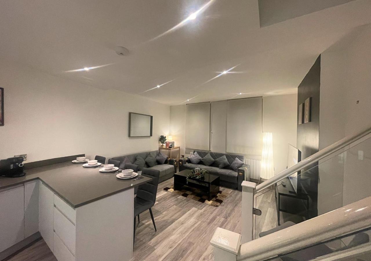 Modern Comfort In Centre Apartment *