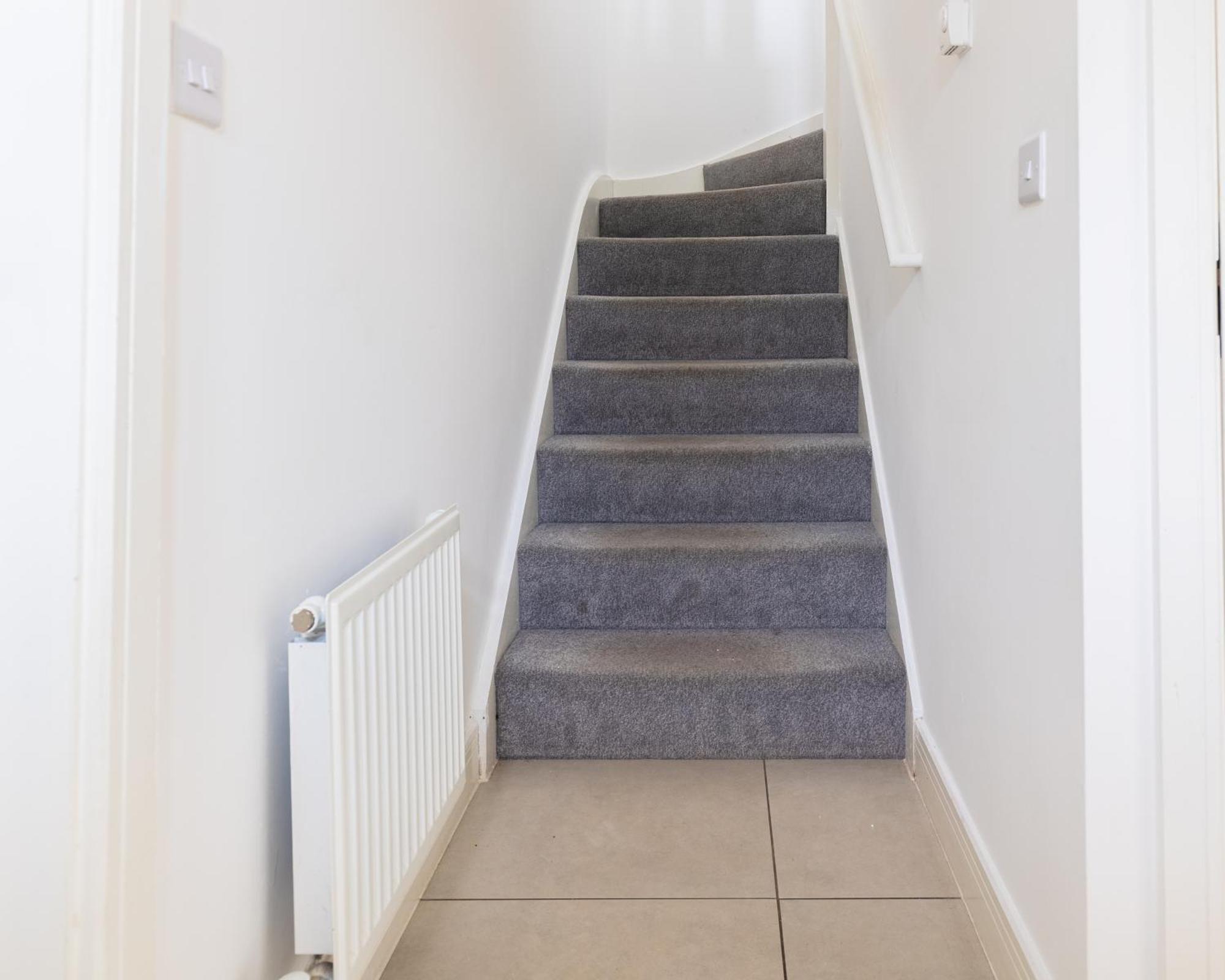 Spacious 4-bedroom Near Centre With Parking Holiday home