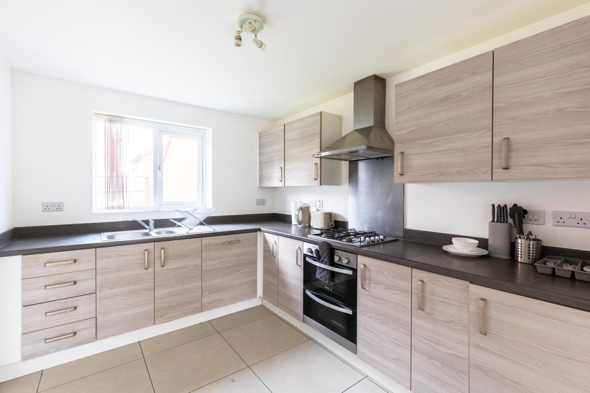 Spacious 4-bedroom Near Centre With Parking Holiday home
