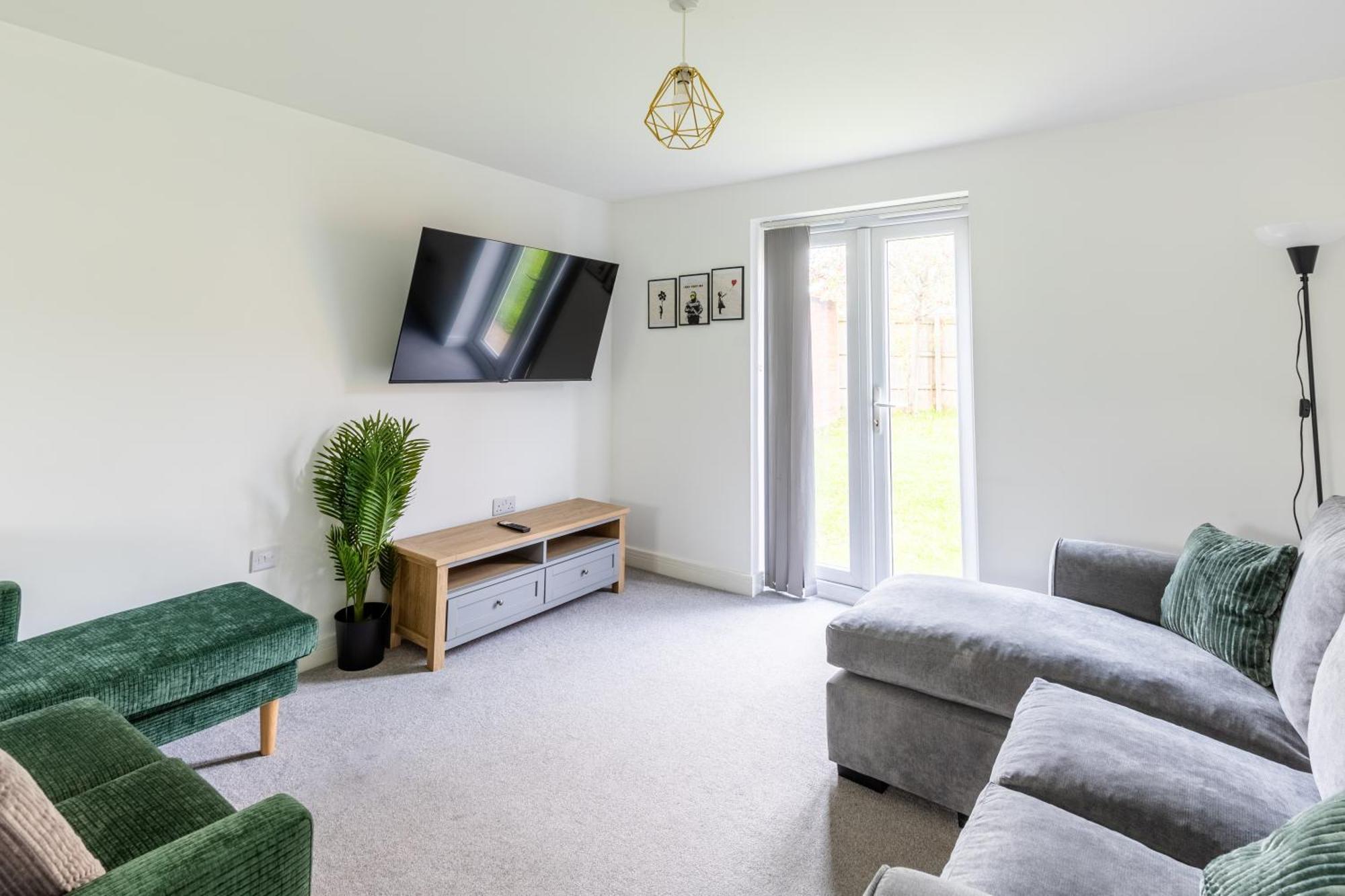 Spacious 4-bedroom Near Centre With Parking Nottingham