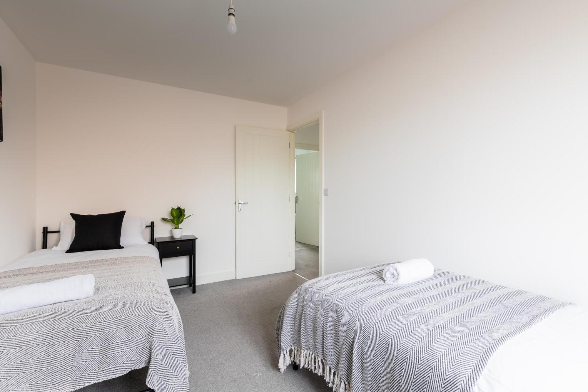 Spacious 4-bedroom Near Centre With Parking * Nottingham
