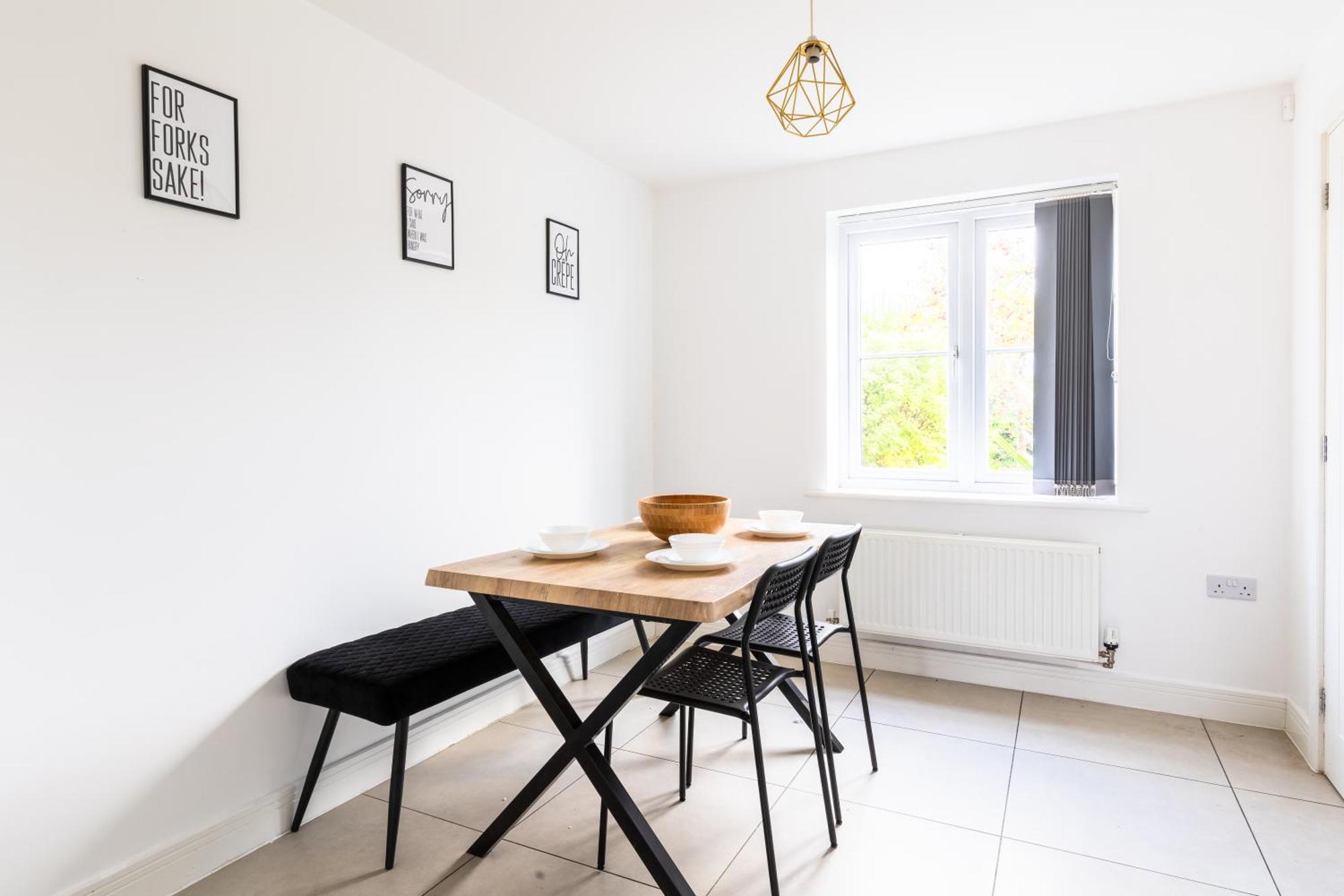 Spacious 4-bedroom Near Centre With Parking Holiday home