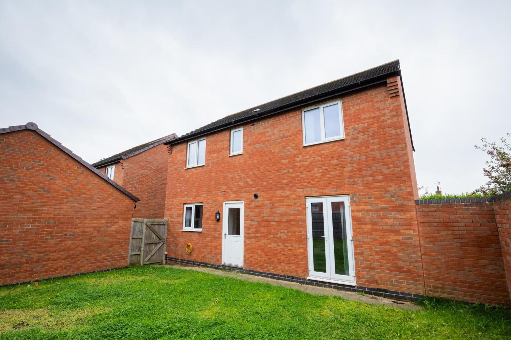 Spacious 4-bedroom Near Centre With Parking Holiday home *