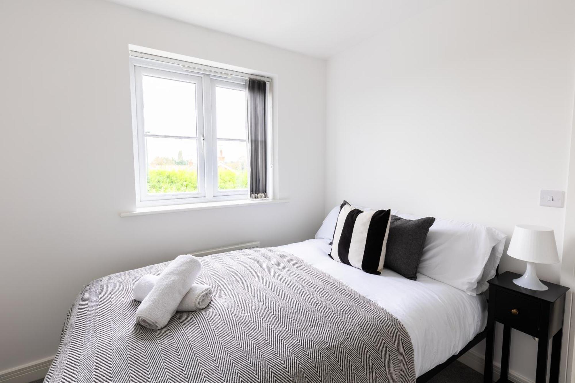 Holiday home Spacious 4-bedroom Near Centre With Parking *