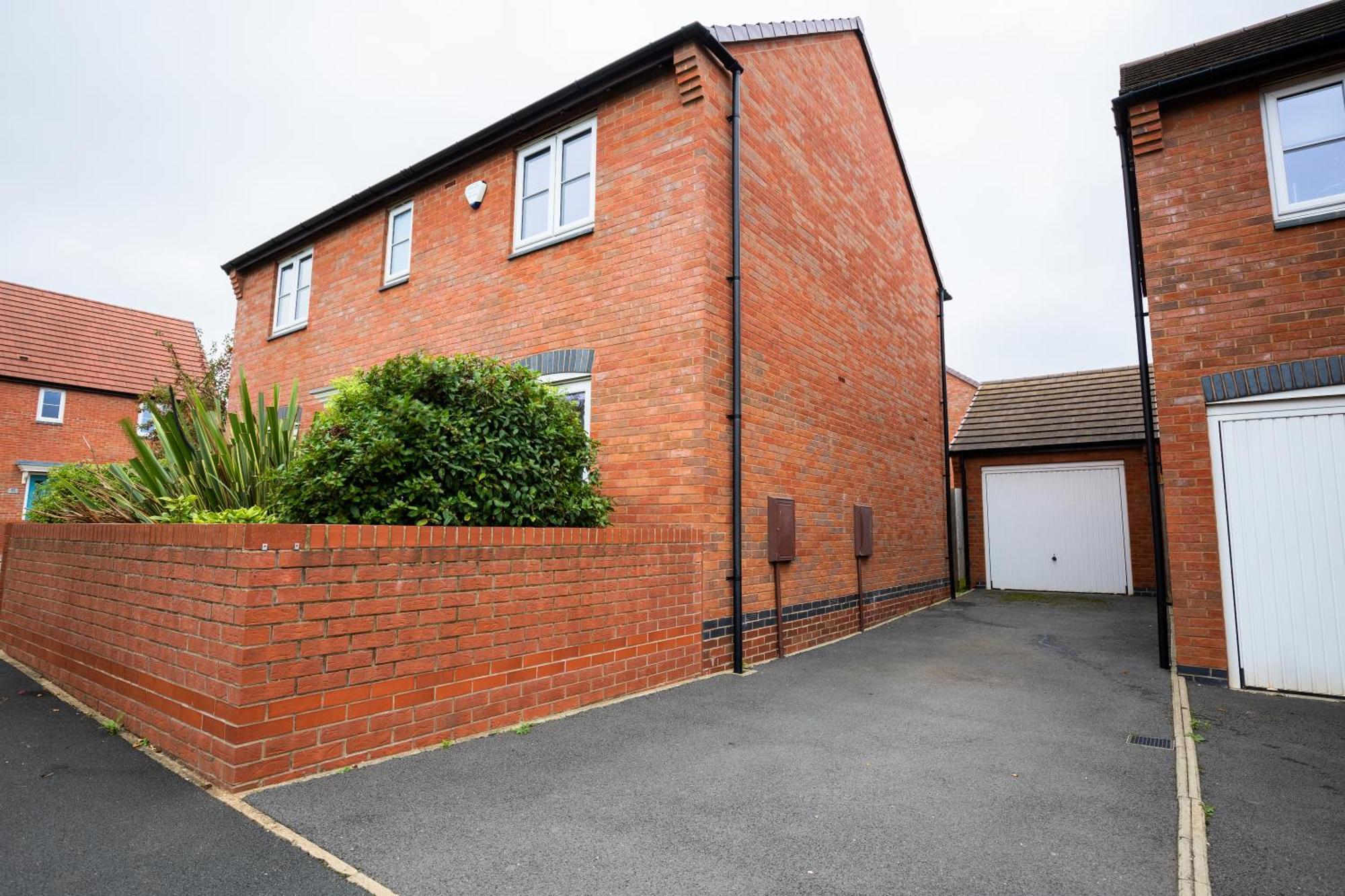 Spacious 4-bedroom Near Centre With Parking Holiday home