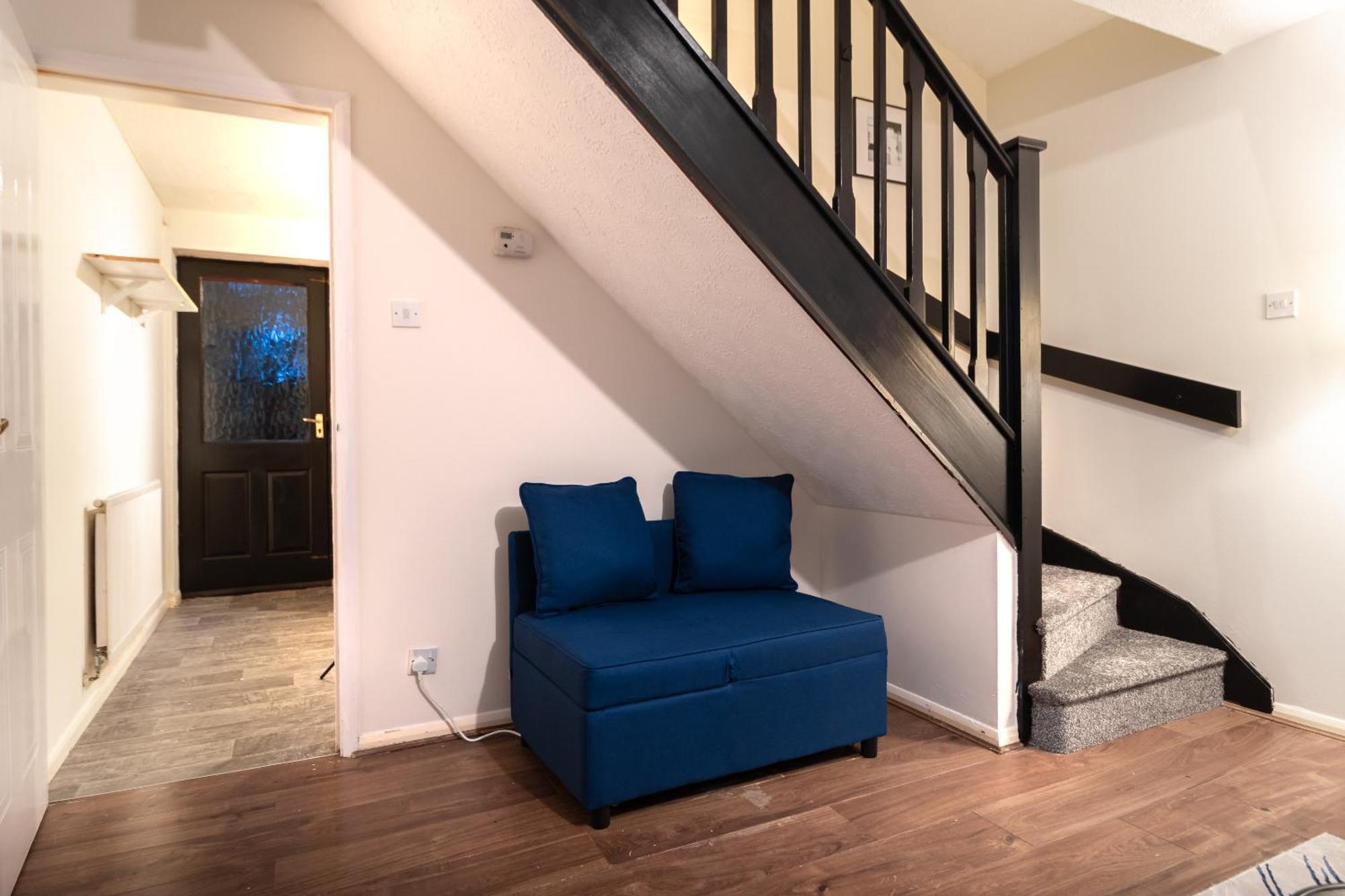 Cosy Deluxe 3 Bed House - Free Parking - Sleeps 9 Nottingham