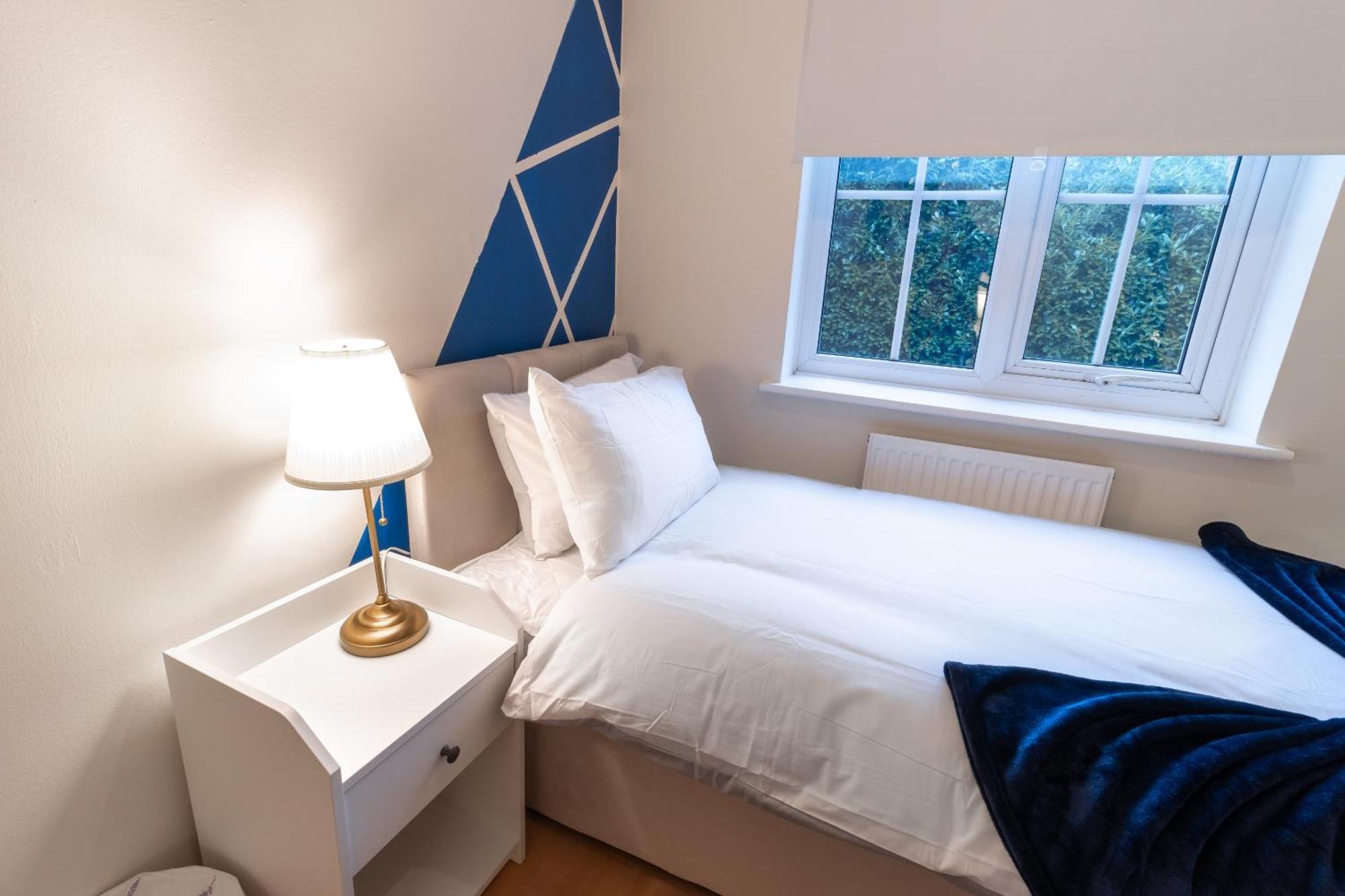 Cosy Deluxe 3 Bed House - Free Parking - Sleeps 9 * Nottingham