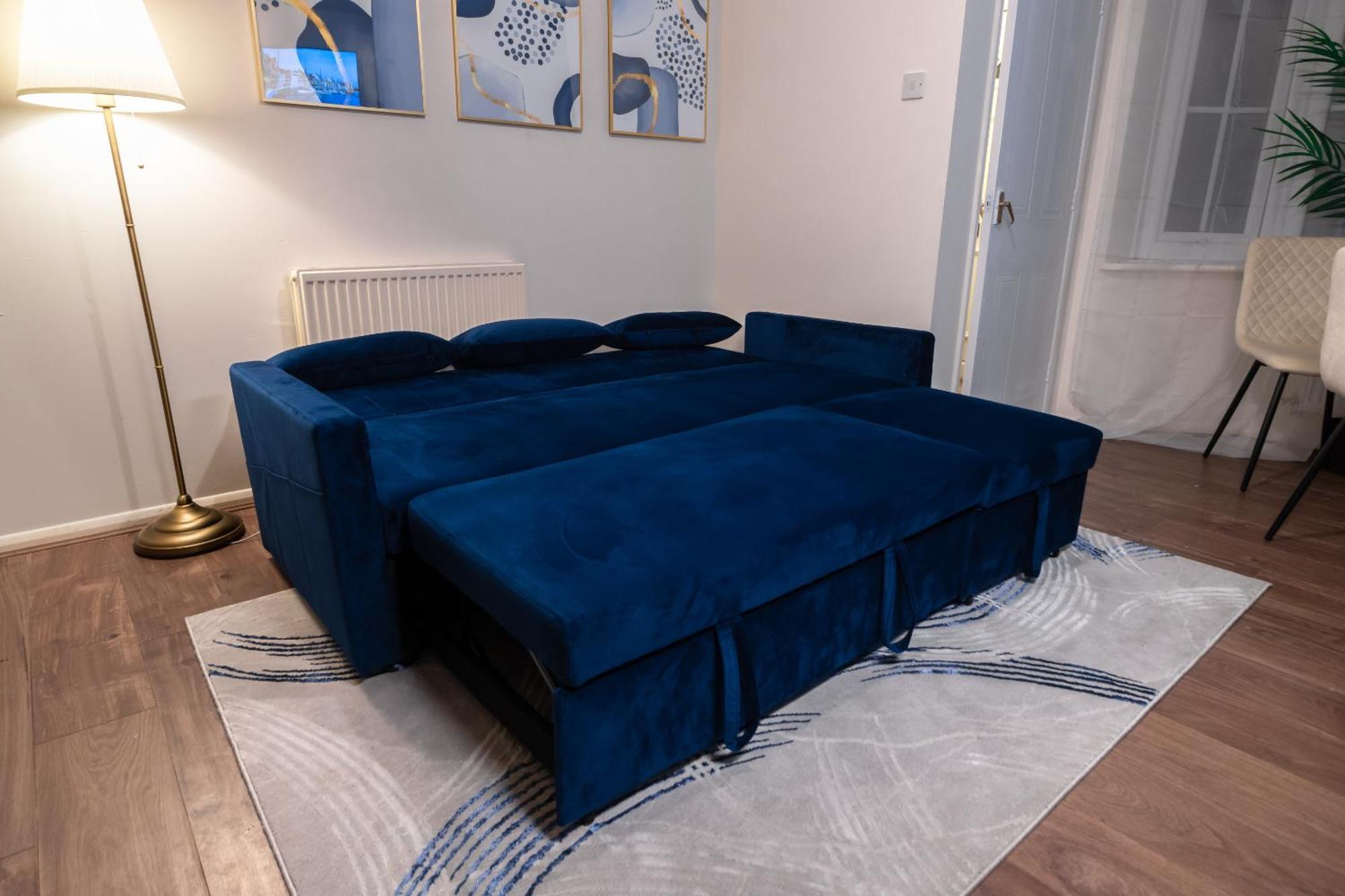Cosy Deluxe 3 Bed House - Free Parking - Sleeps 9 Apartment