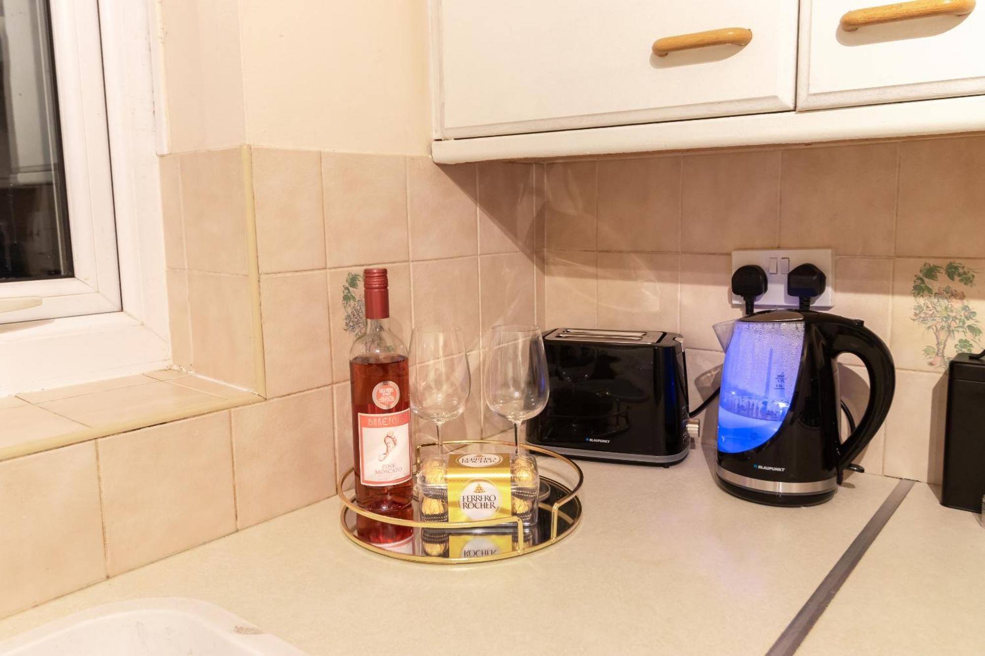 Cosy Deluxe 3 Bed House - Free Parking - Sleeps 9 * Nottingham
