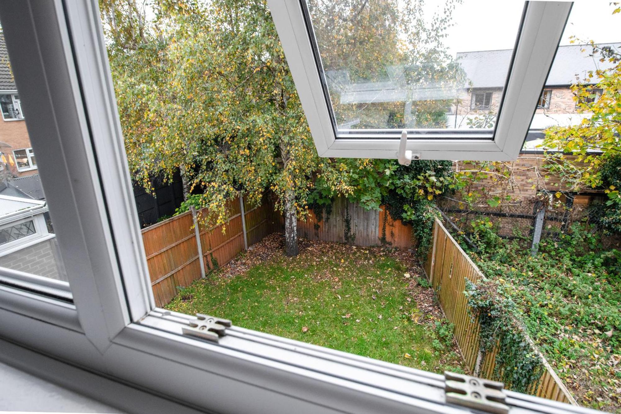 Apartment Cosy Deluxe 3 Bed House - Free Parking - Sleeps 9 *