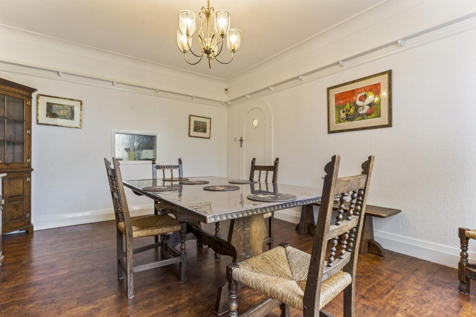 Charming With Free Parking & Wifi *