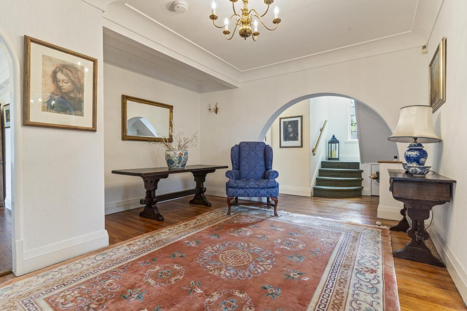 Charming With Free Parking & Wifi Apartment