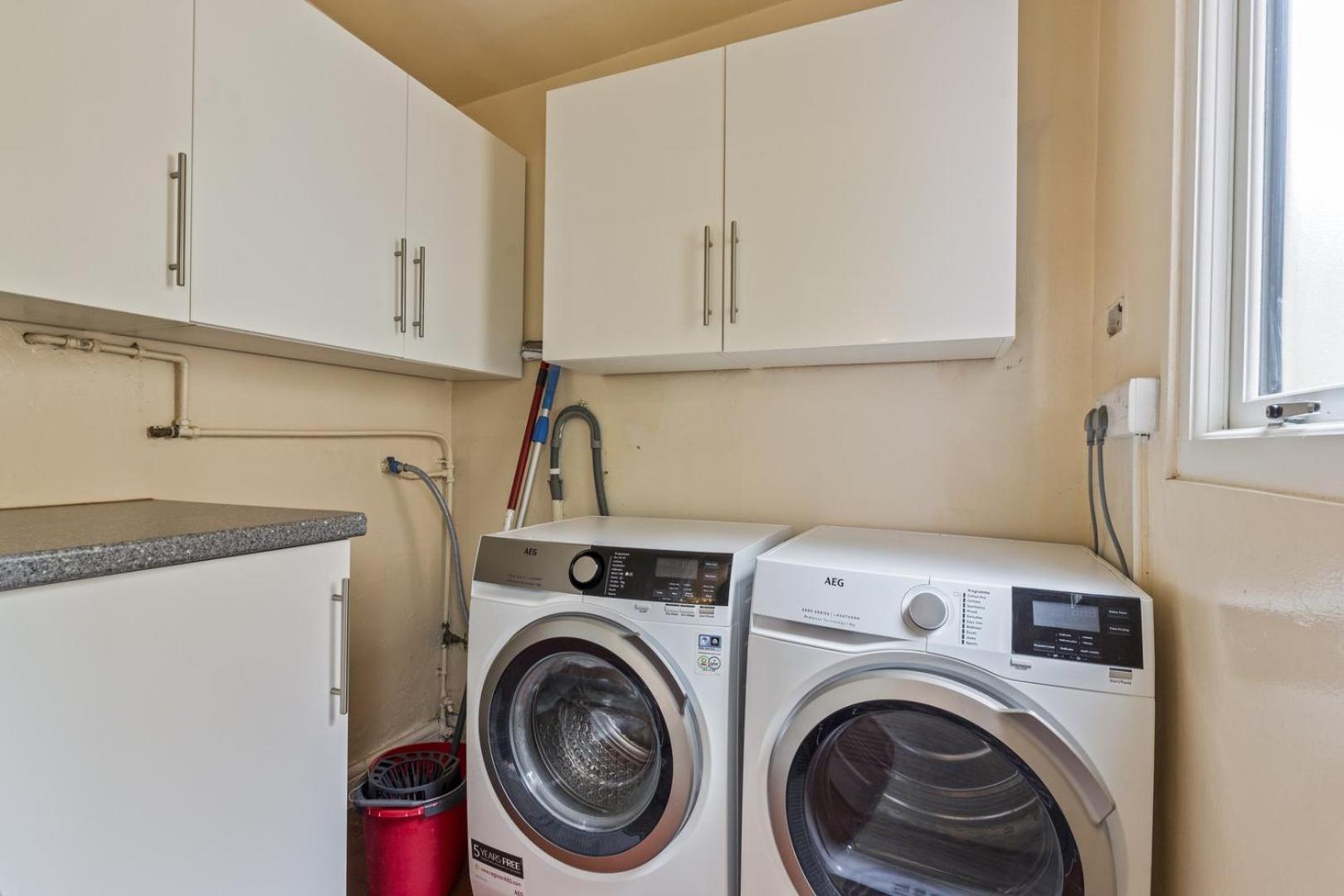 Charming With Free Parking & Wifi Apartment