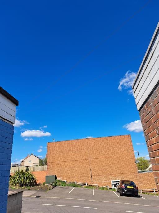 Apartment Away From Home, Gedling, Near *