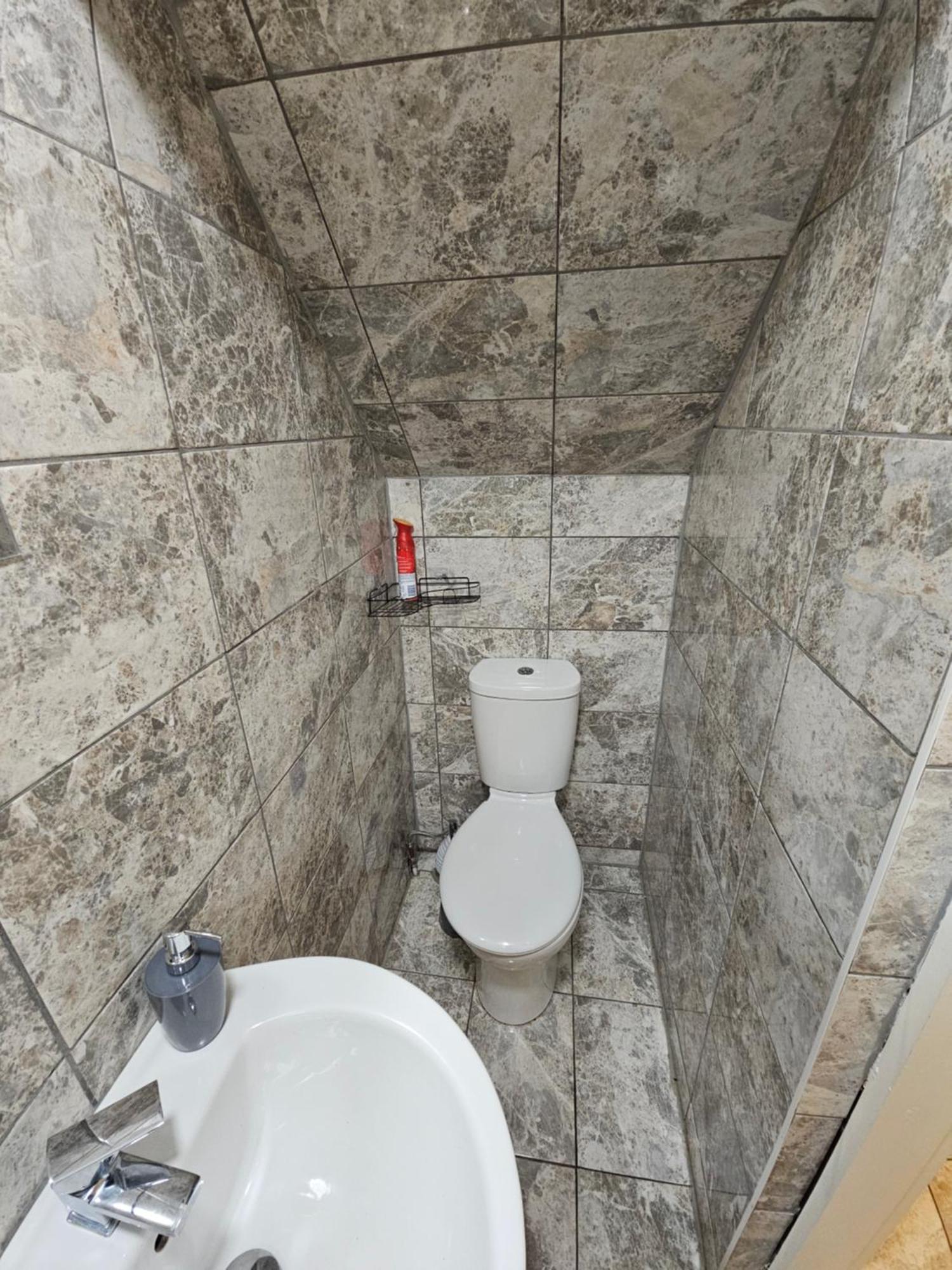 Homestay Spacious Cozy Double With Own Bathroom And Toilet