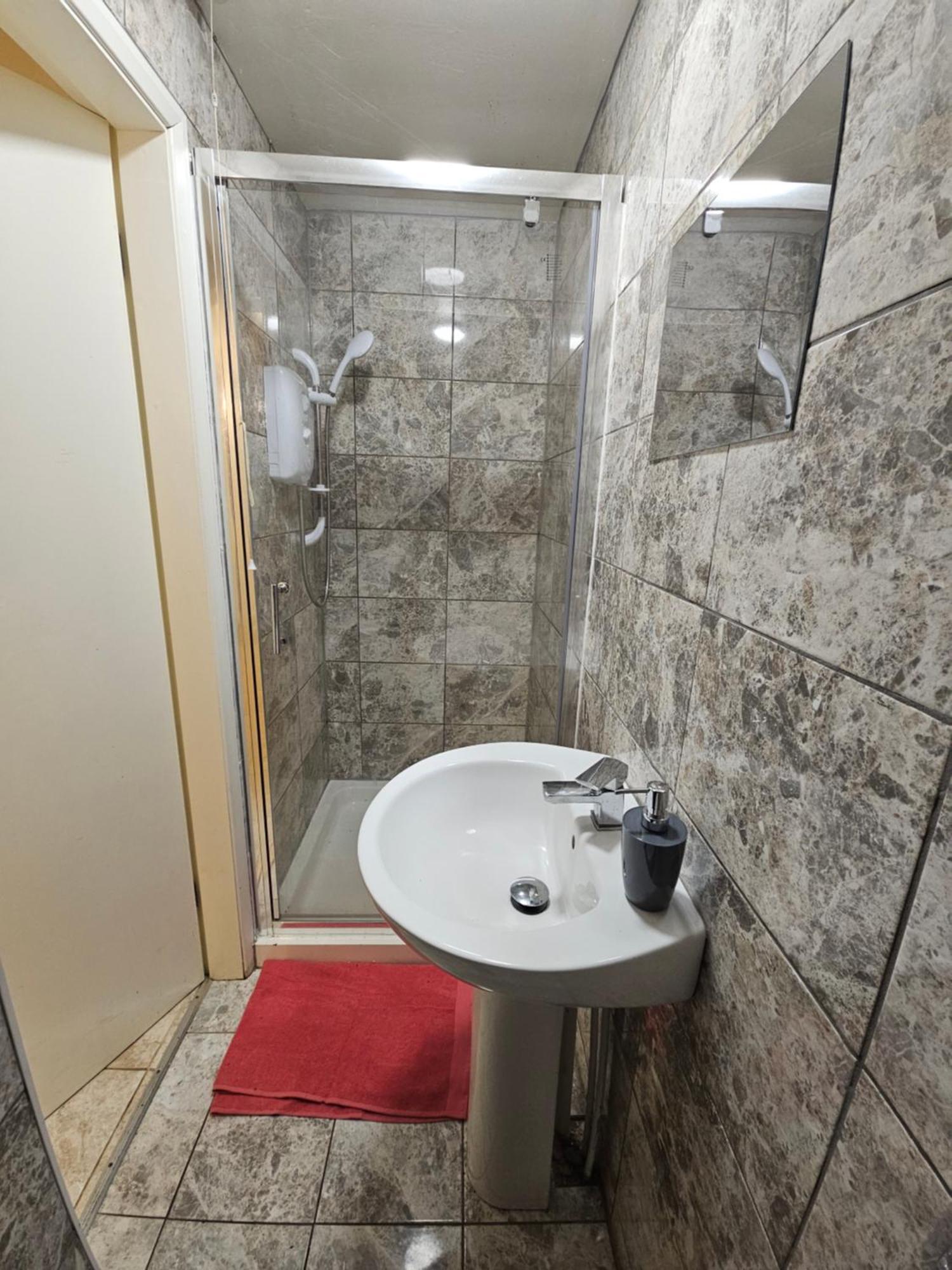 Spacious Cozy Double With Own Bathroom And Toilet