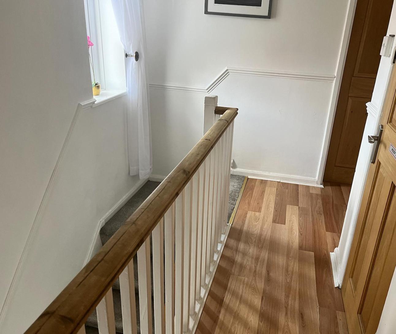 Impeccable 3-bed House In Free Parking Holiday home