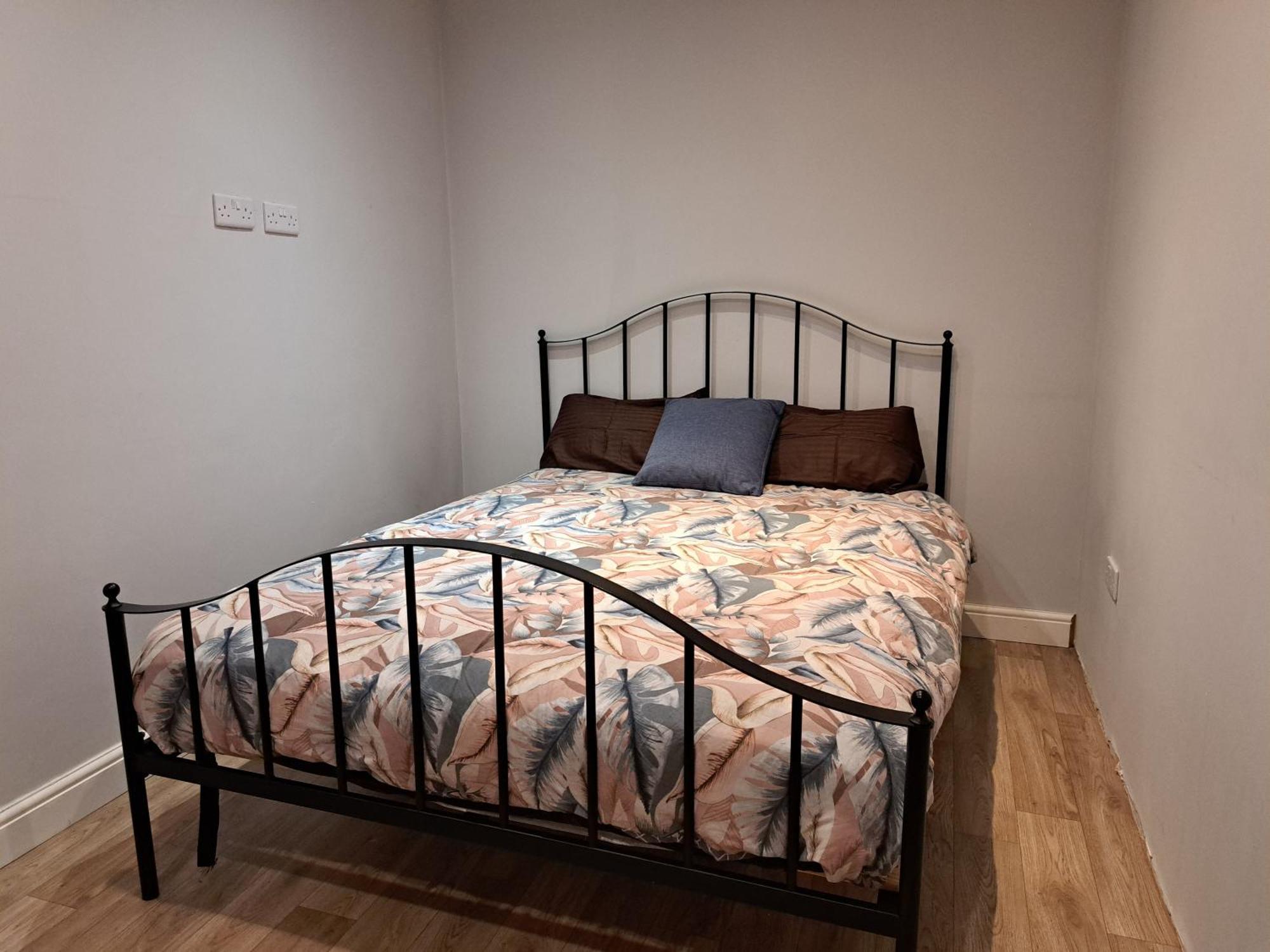 Cosy And Spacious Room In Home With King Size Bed *