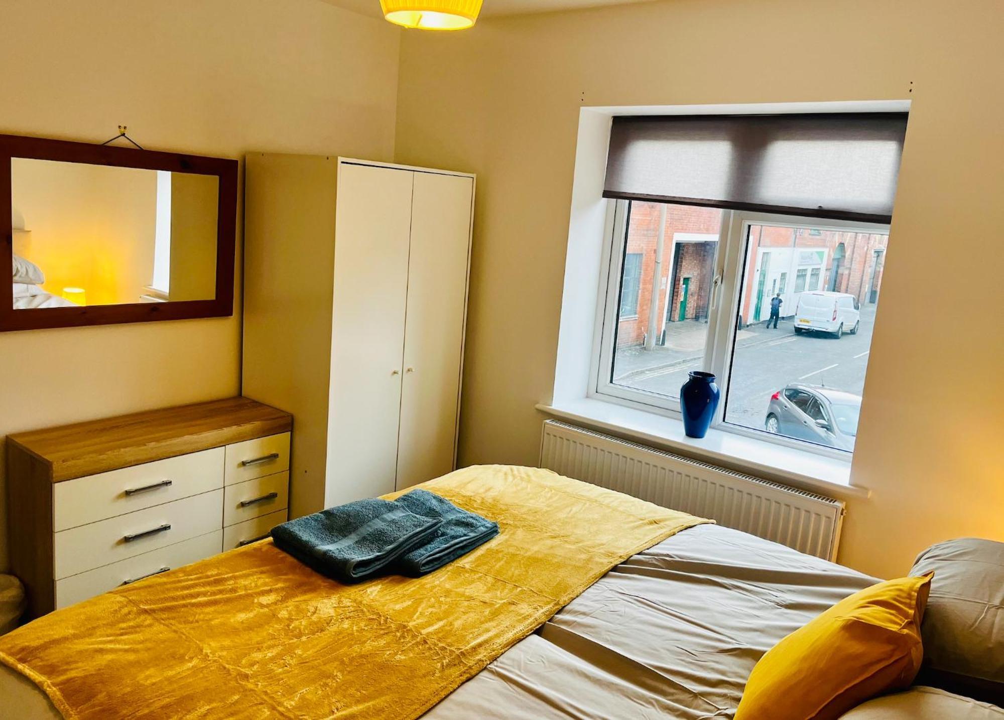 Chic Newly Built - *
