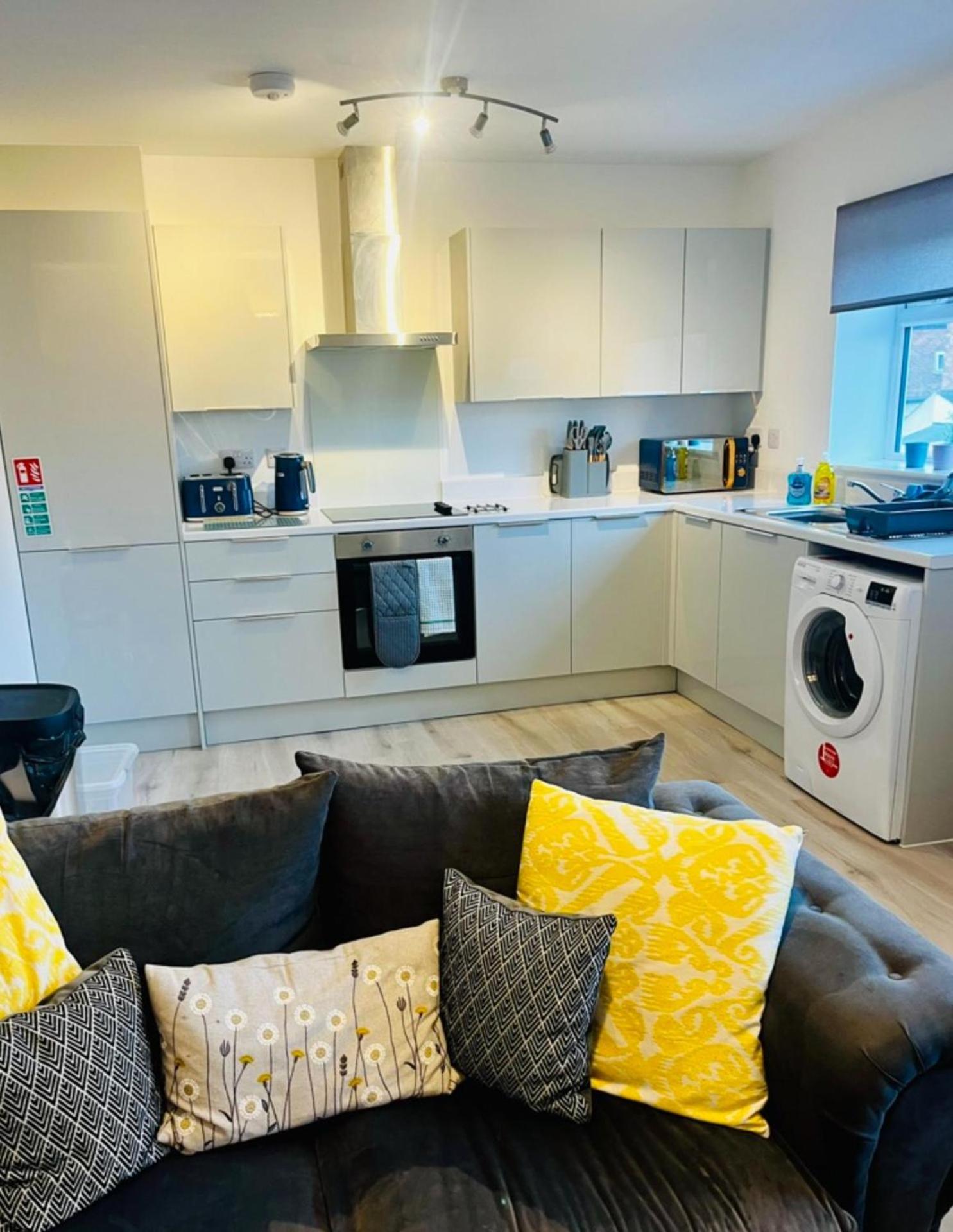 Chic Newly Built - Apartment