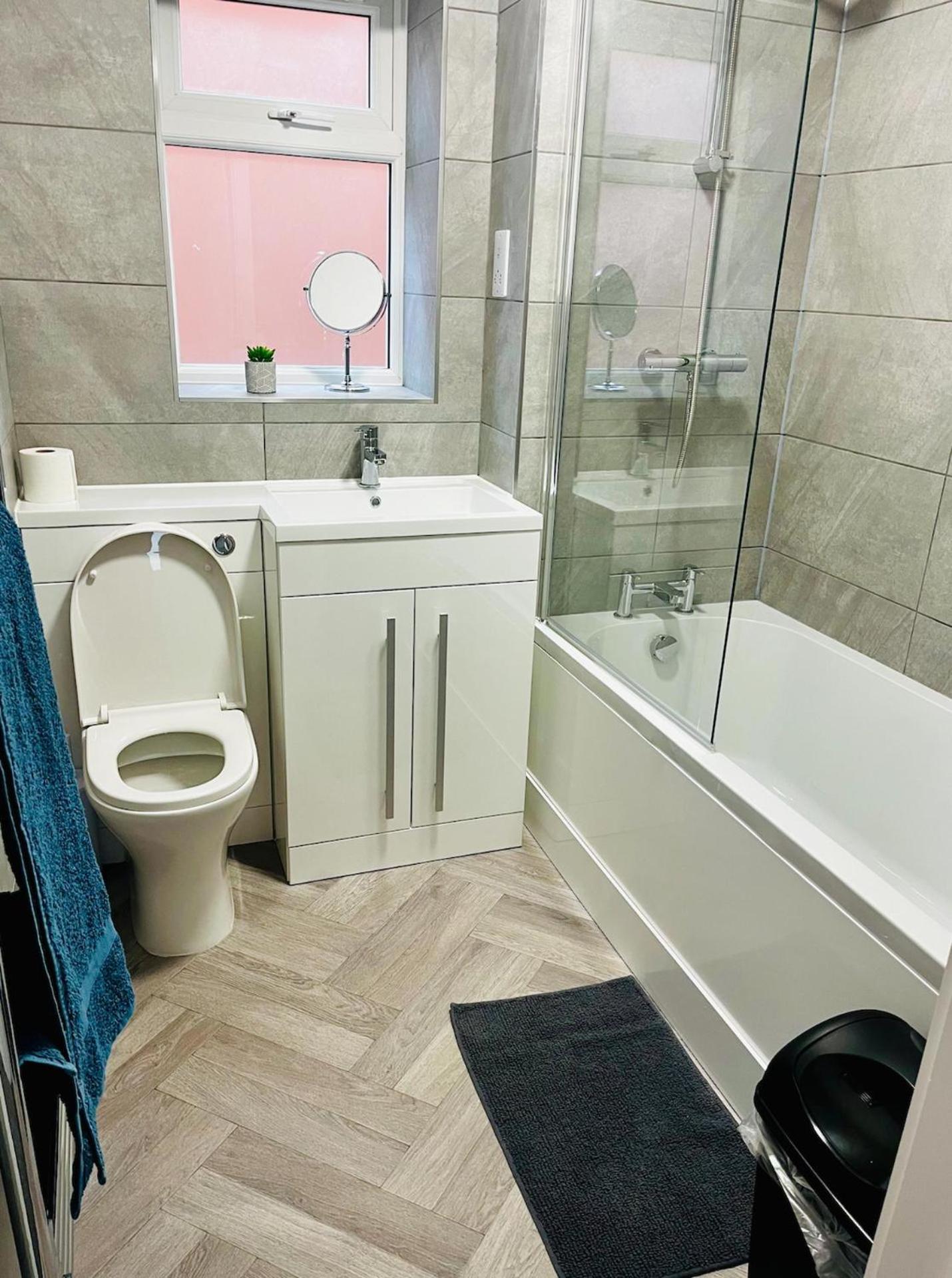 Chic Newly Built - * Nottingham