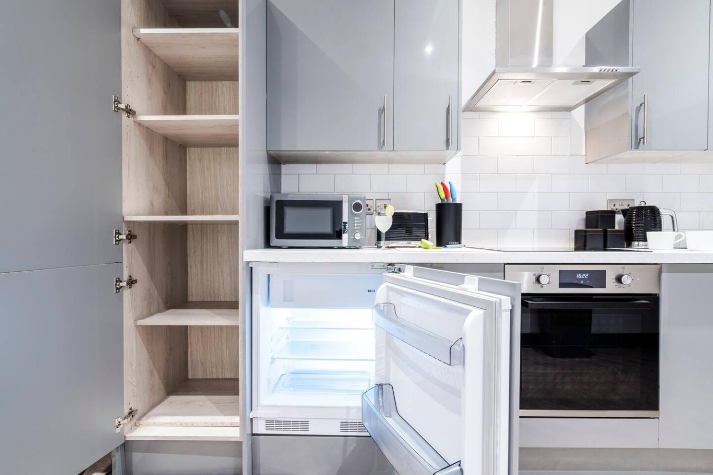 2br Flat Wi-fi Parking Sleeps