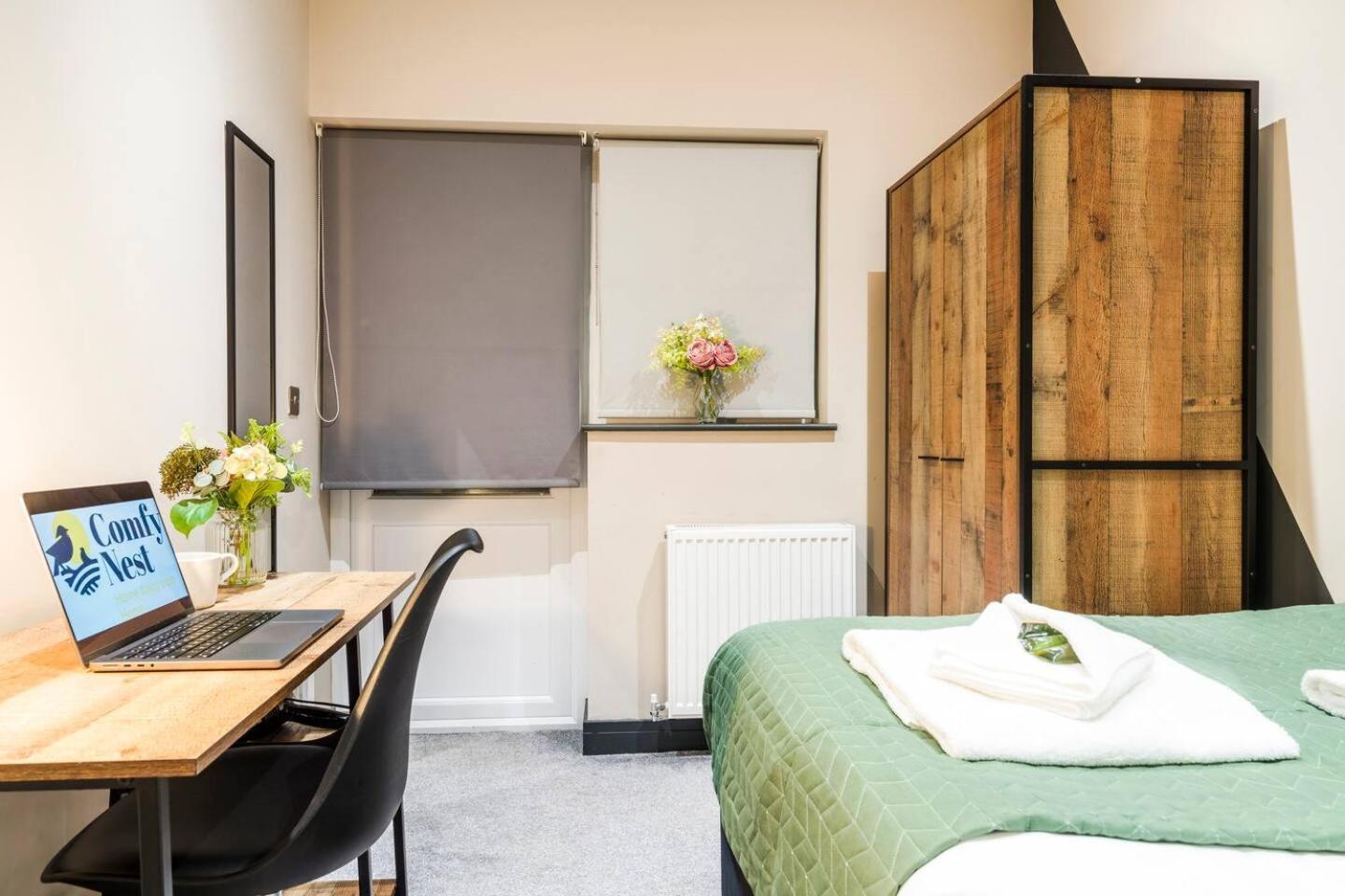 2br Flat Wi-fi Parking Sleeps Apartment *