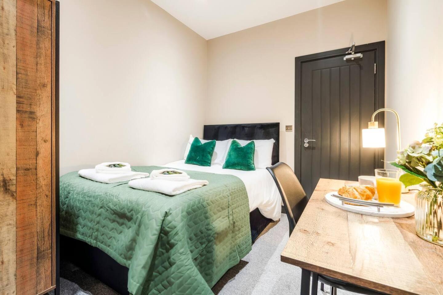 2br Flat Wi-fi Parking Sleeps * Nottingham