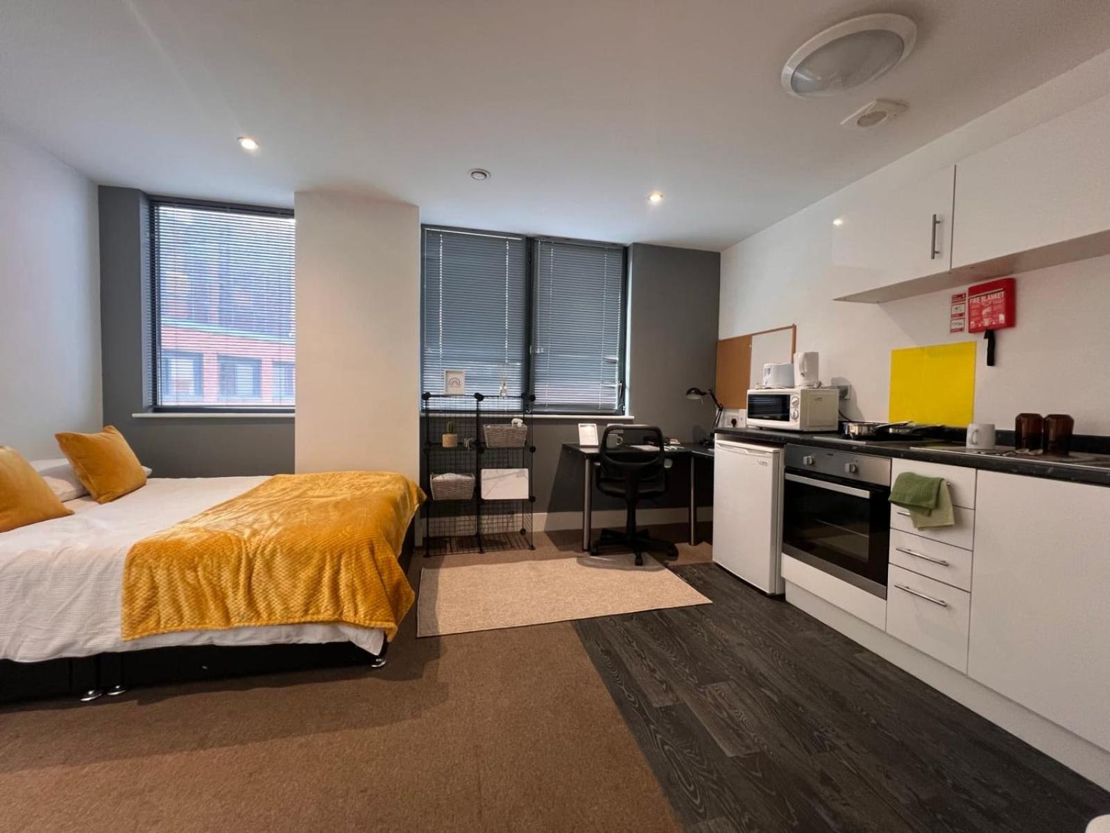 Cosy And Bright At Hydrogen Apartment Nottingham