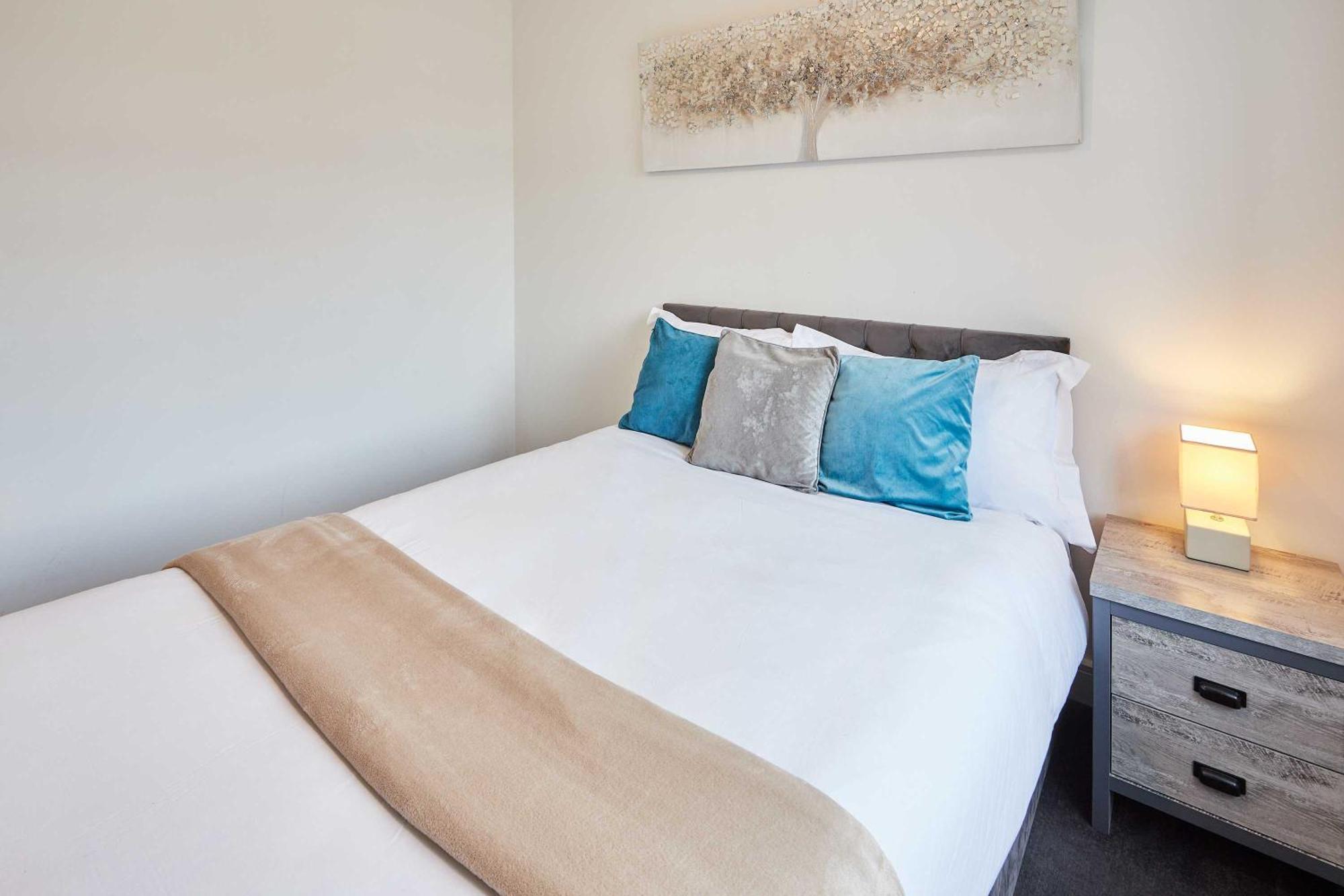 Host & - Holland Nottingham