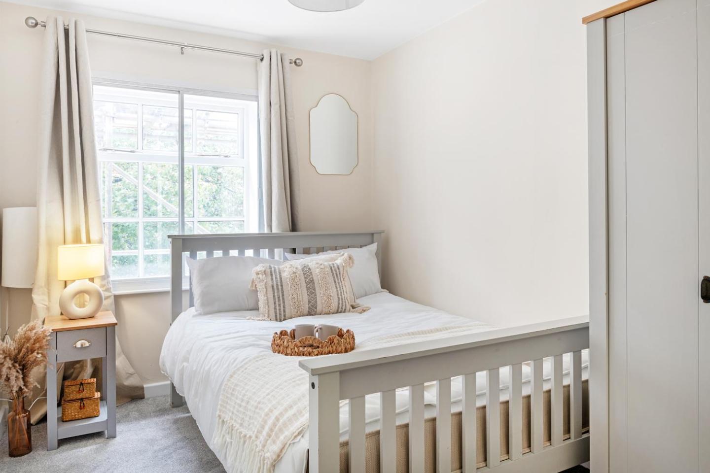 Stylish 3-bed In Apartment