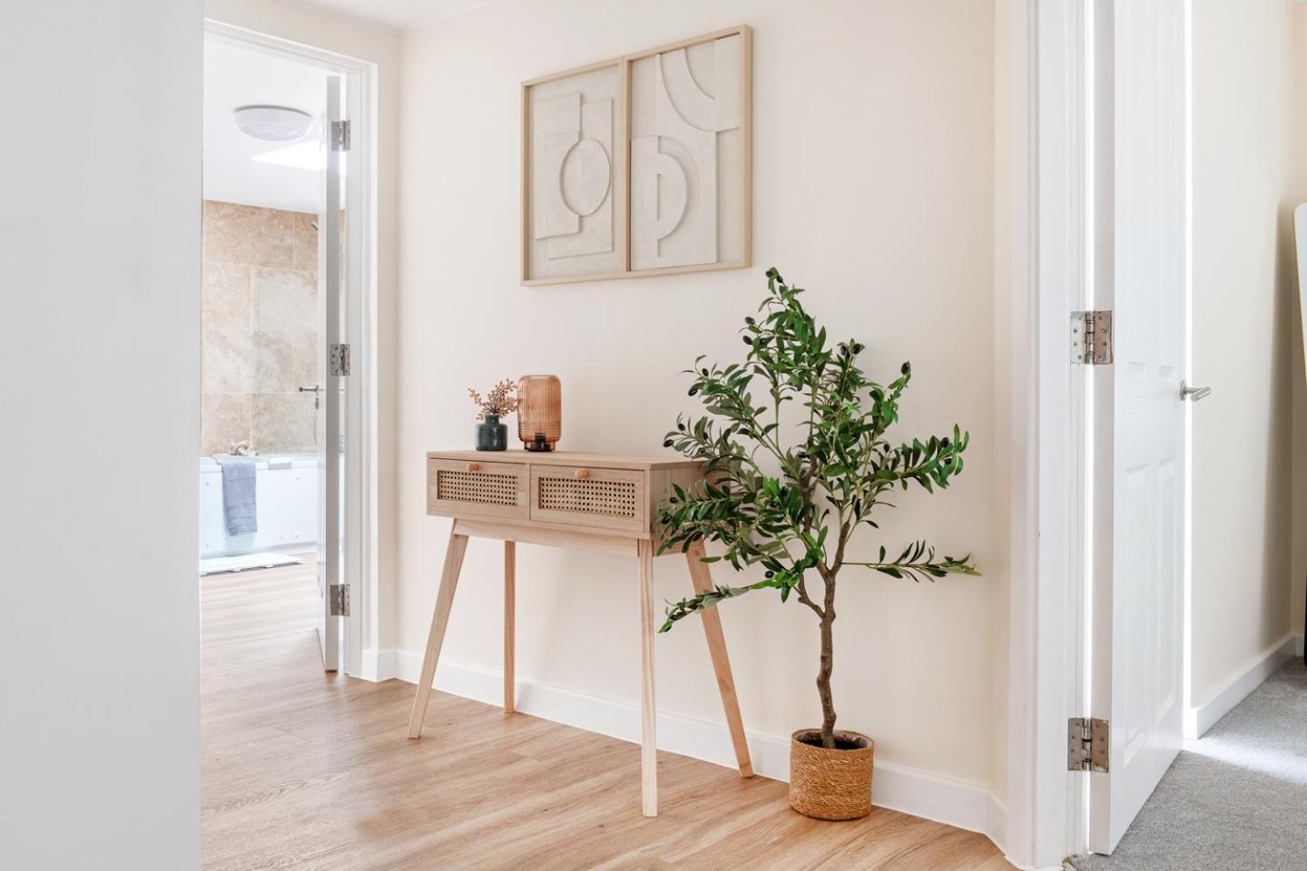 Stylish 3-bed In Apartment *