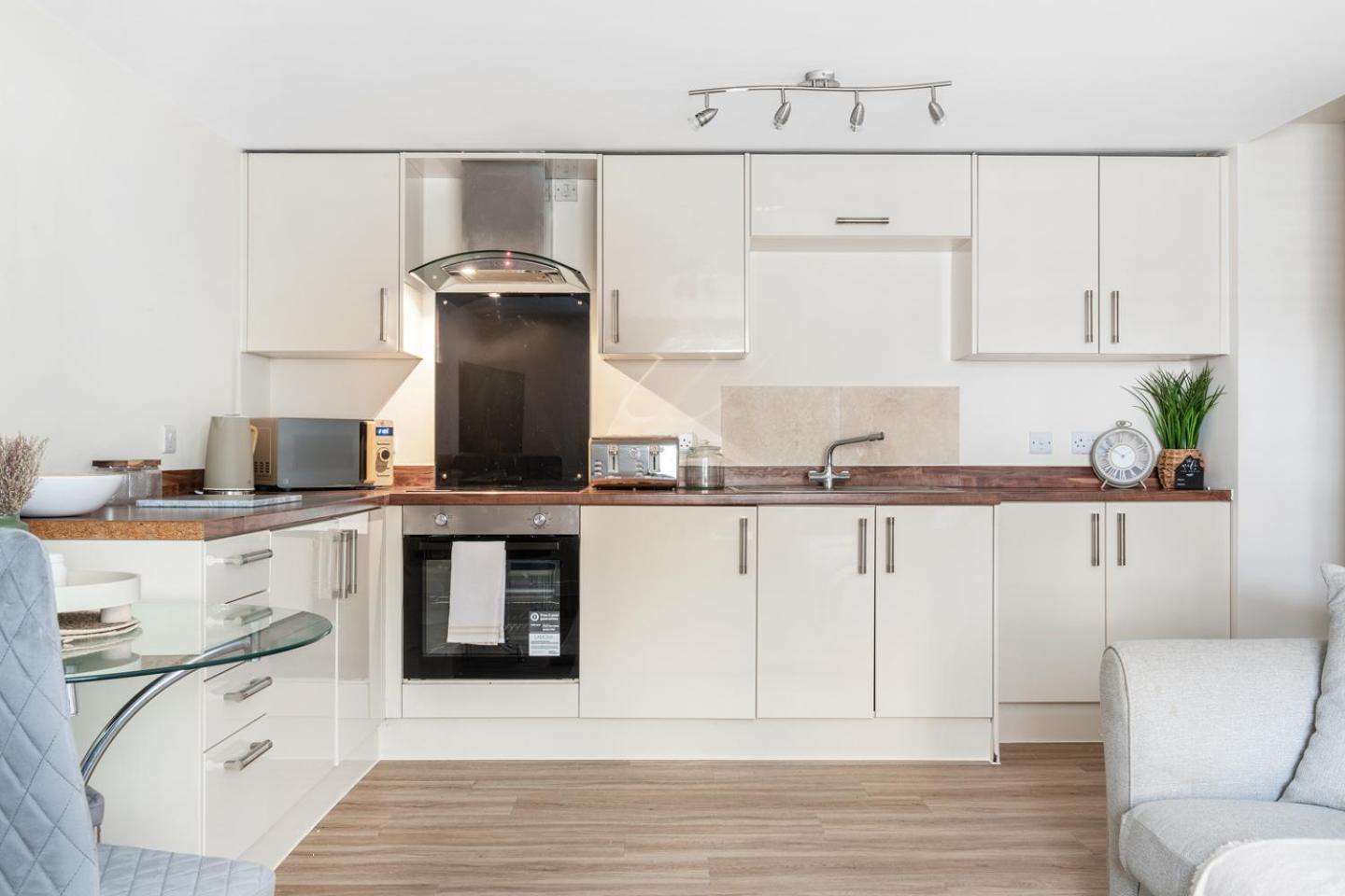 Stylish 3-bed In Apartment