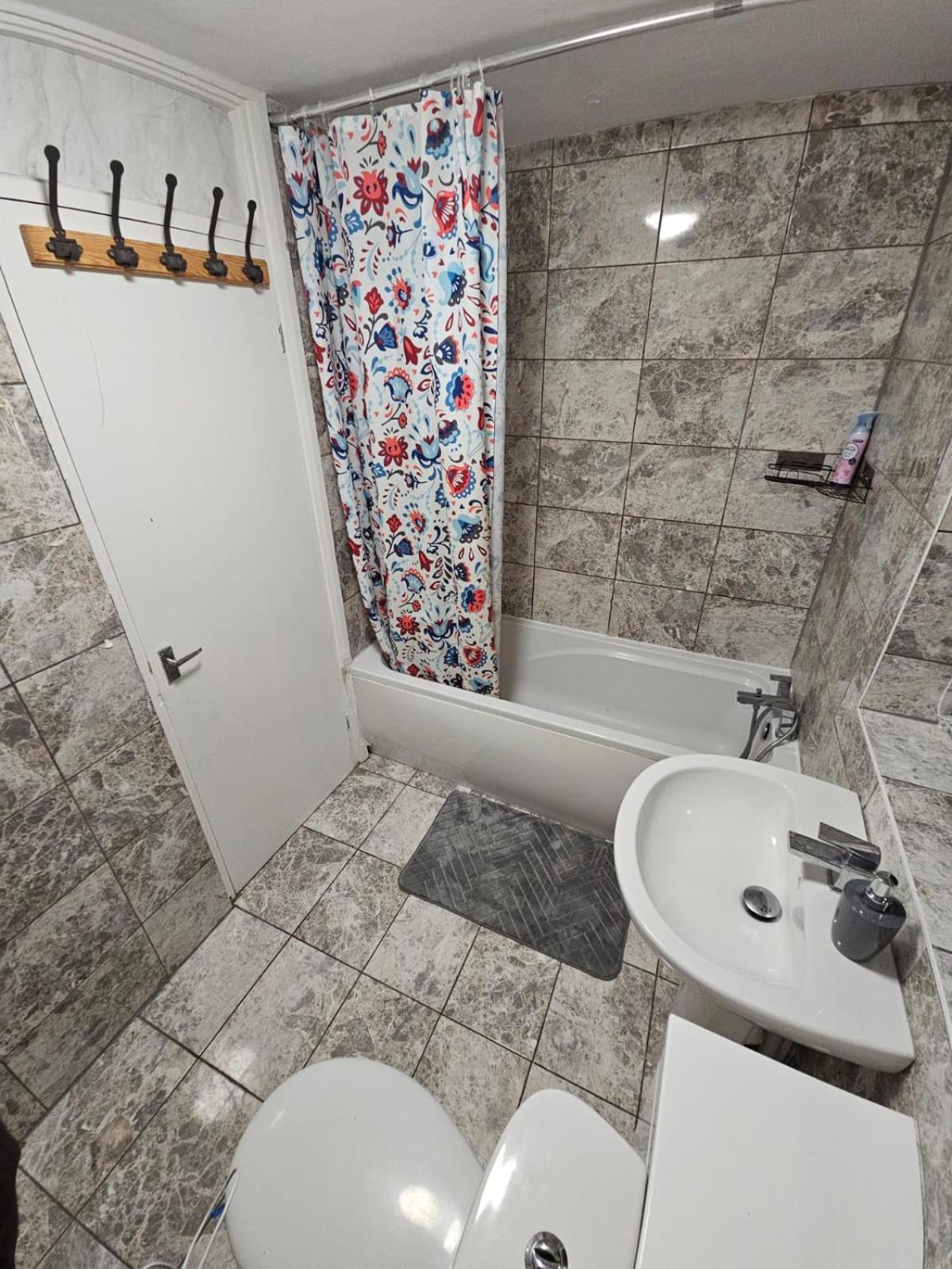 Spacious Double 2 Guest house *