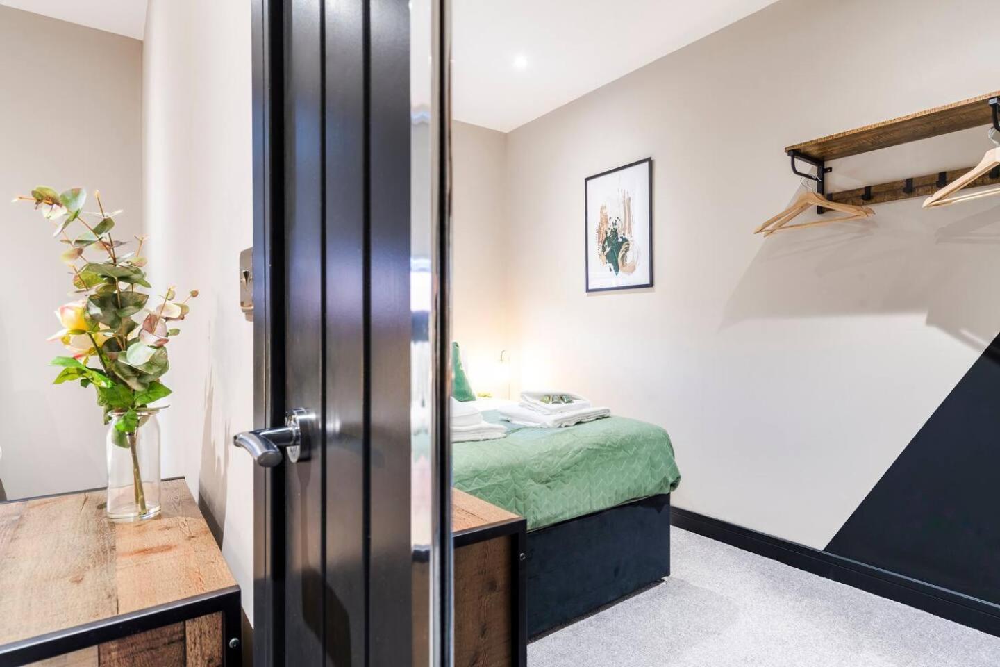 Flat #4 Forest Fields