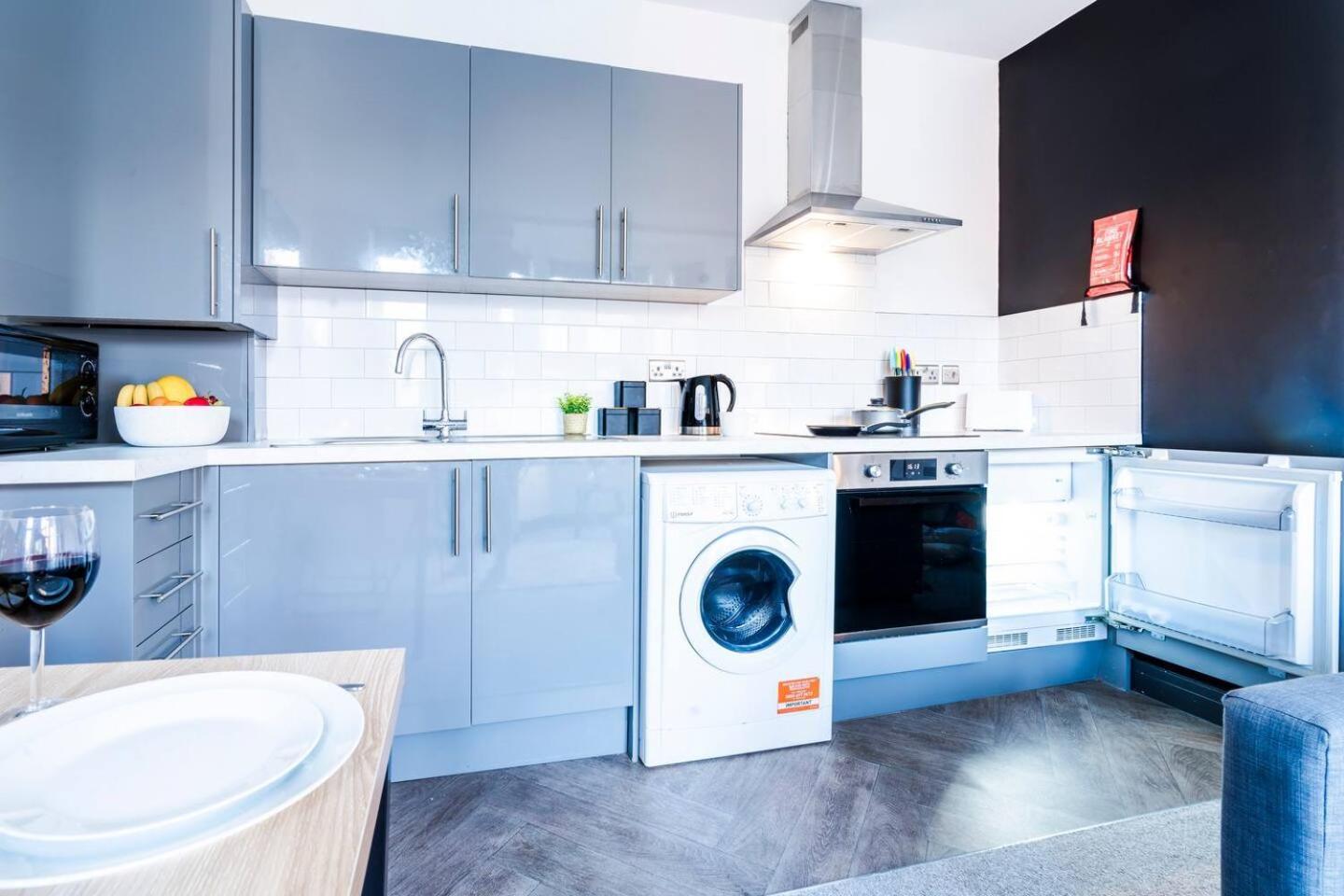Flat #4 Forest Fields