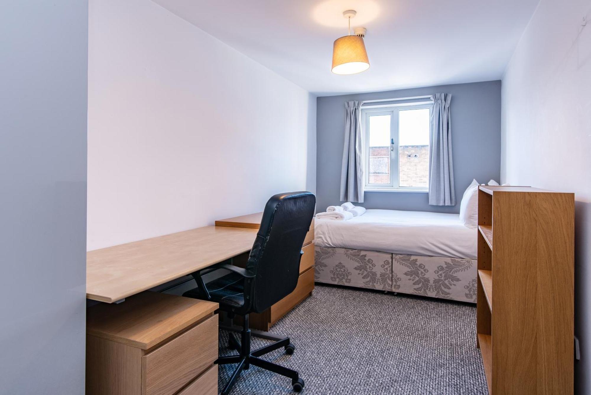 Holiday home Spacious 6 Bedroom House - Ideal For Contractors *