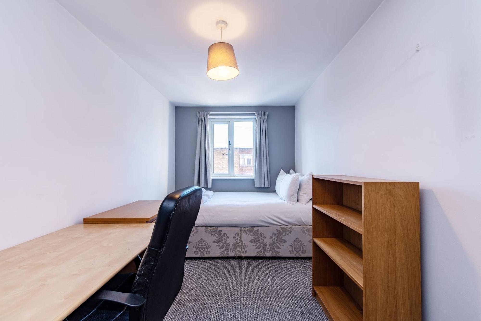 Spacious 6 Bedroom House - Ideal For Contractors