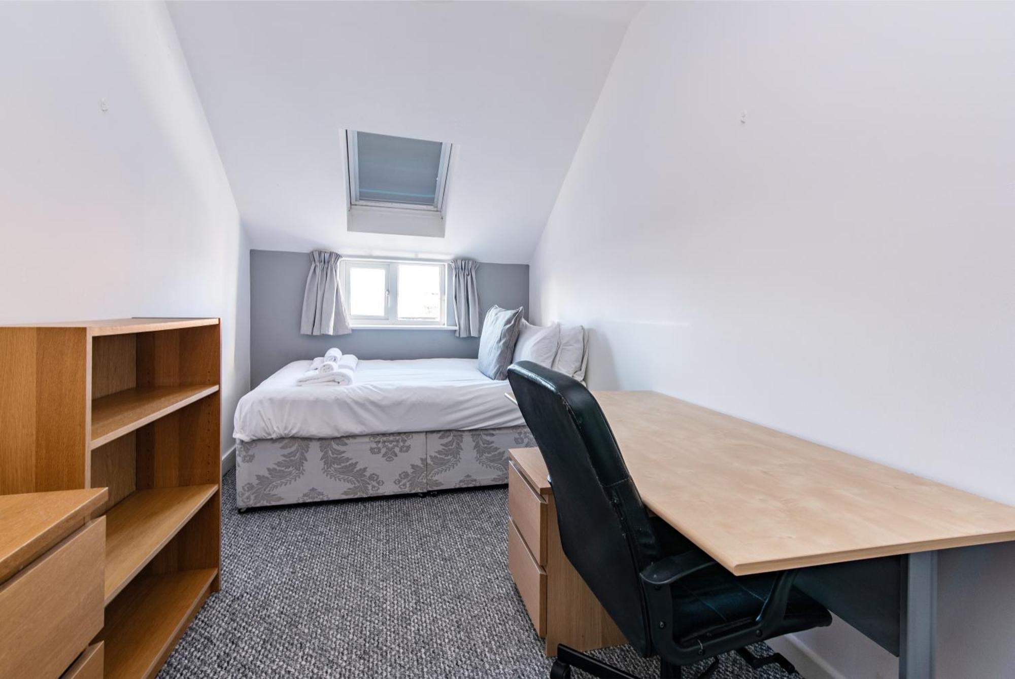 Spacious 6 Bedroom House - Ideal For Contractors