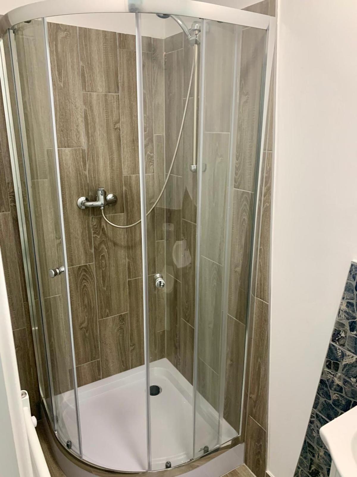 Guest house M4m Rooms- Ng7 6pd 1